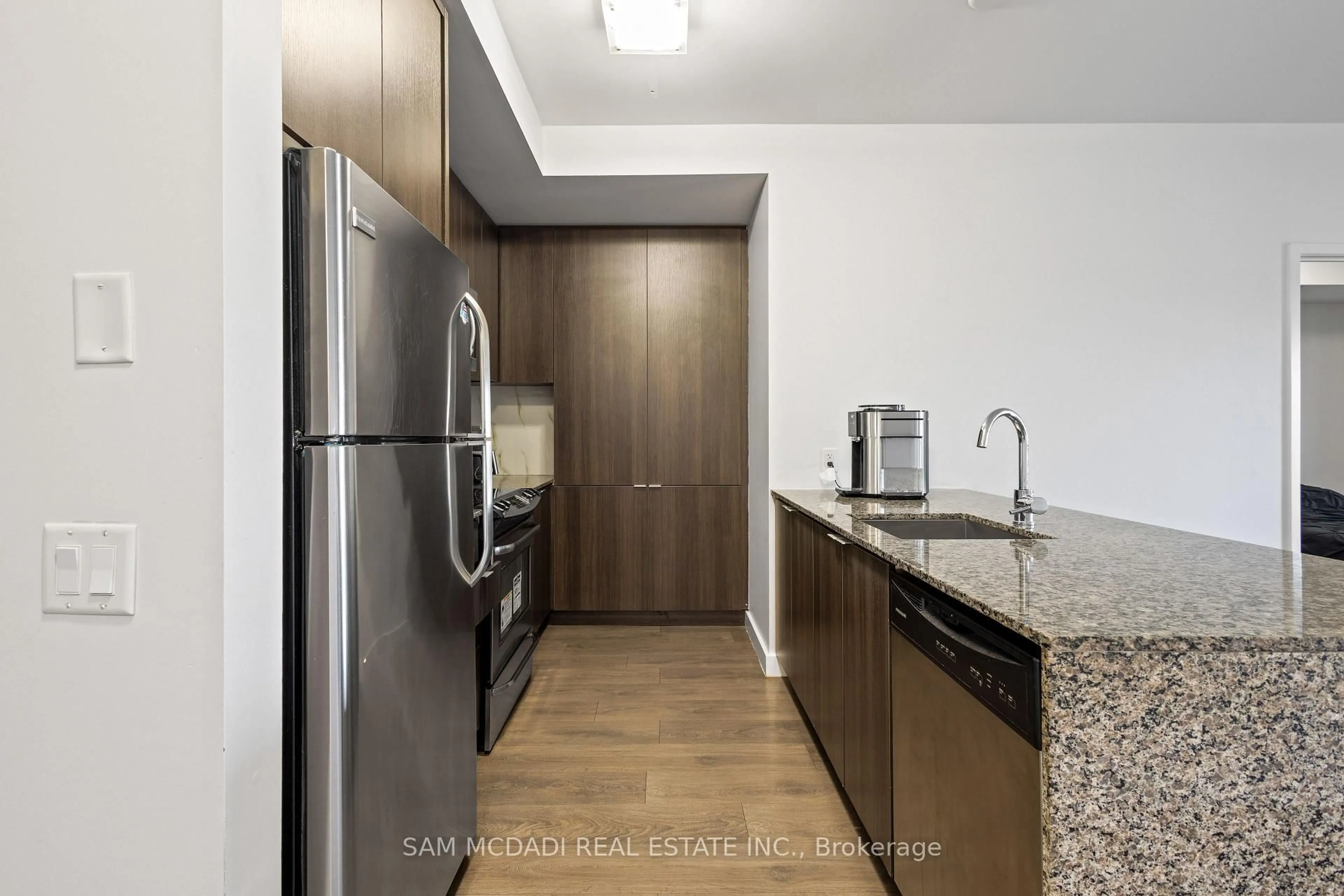 Standard kitchen, unknown for 5025 Harvard Rd #211, Mississauga Ontario L5M 0W6