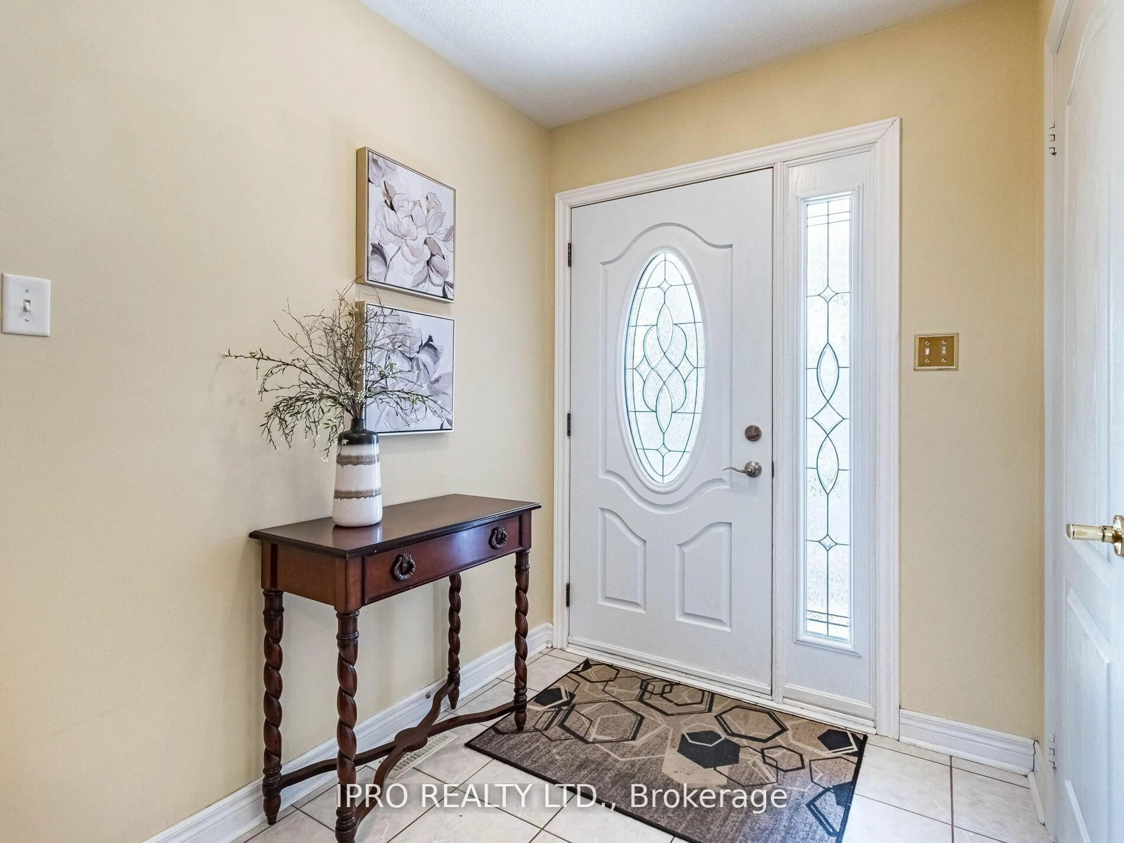 Indoor entryway for 329 Ellwood Dr, Caledon Ontario L7E 2G9
