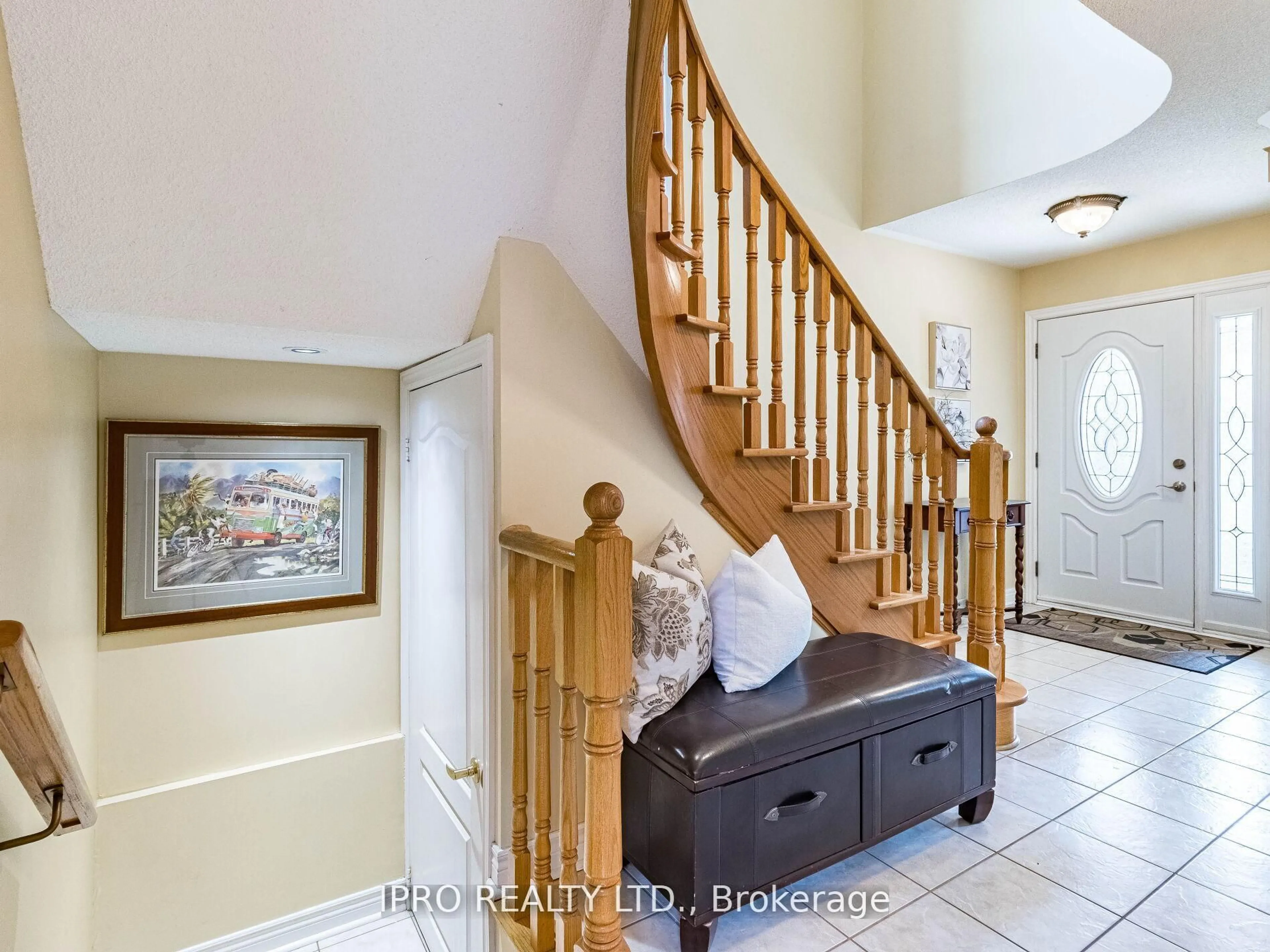 Indoor entryway for 329 Ellwood Dr, Caledon Ontario L7E 2G9