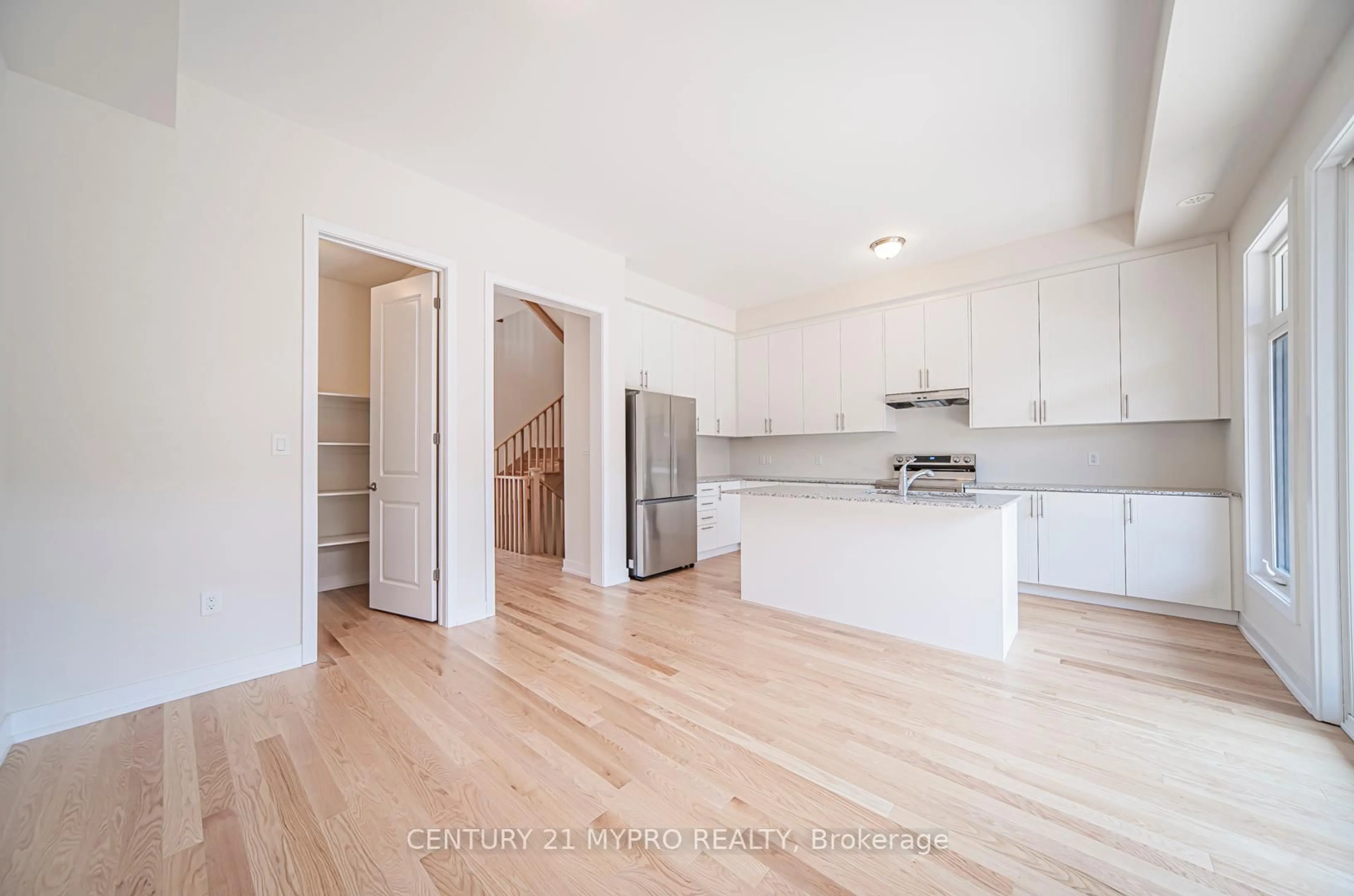 Open concept kitchen, wood/laminate floor for 3050 Perkins Way, Oakville Ontario L6H 7Z3