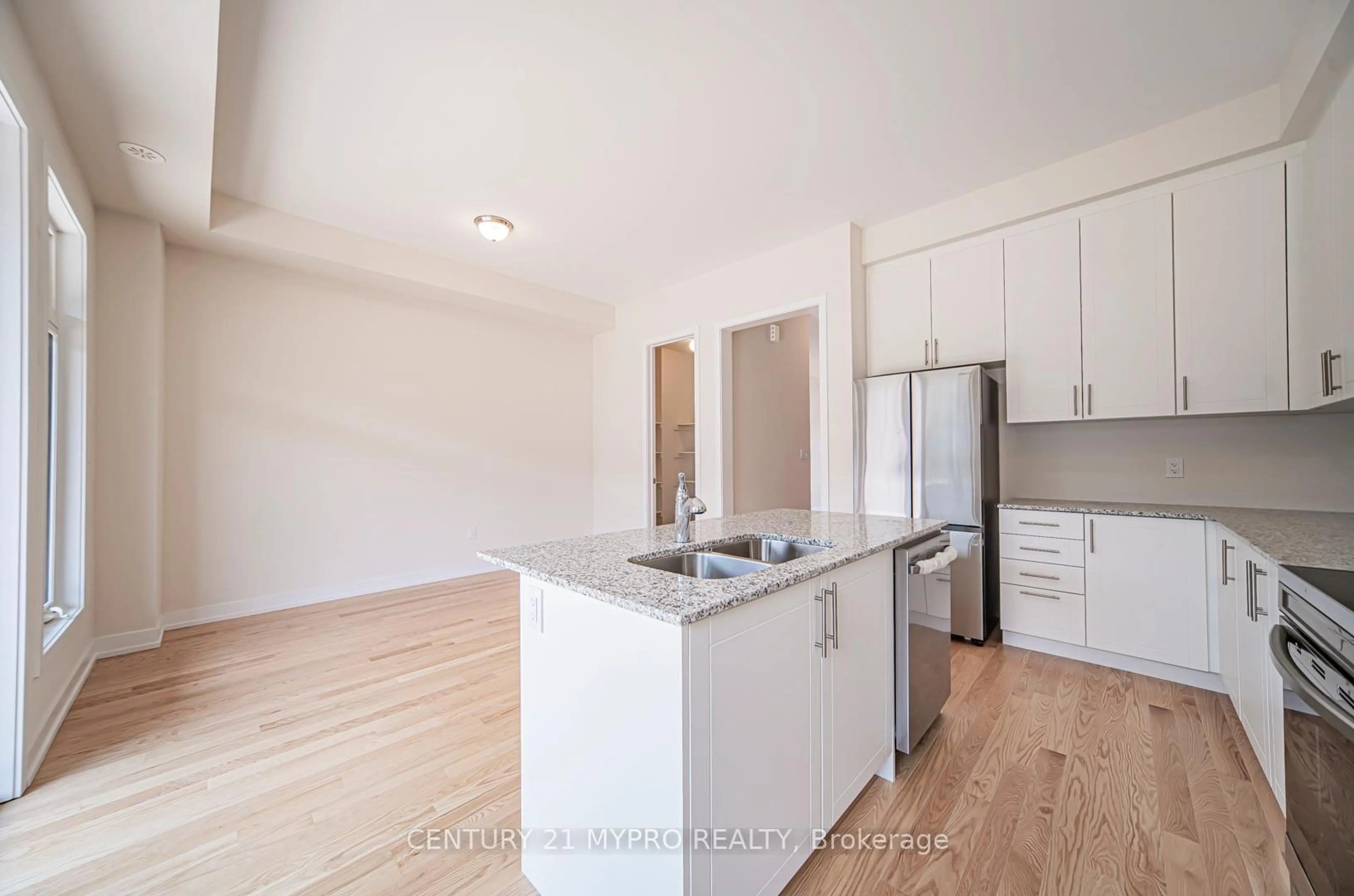 Open concept kitchen, unknown for 3050 Perkins Way, Oakville Ontario L6H 7Z3