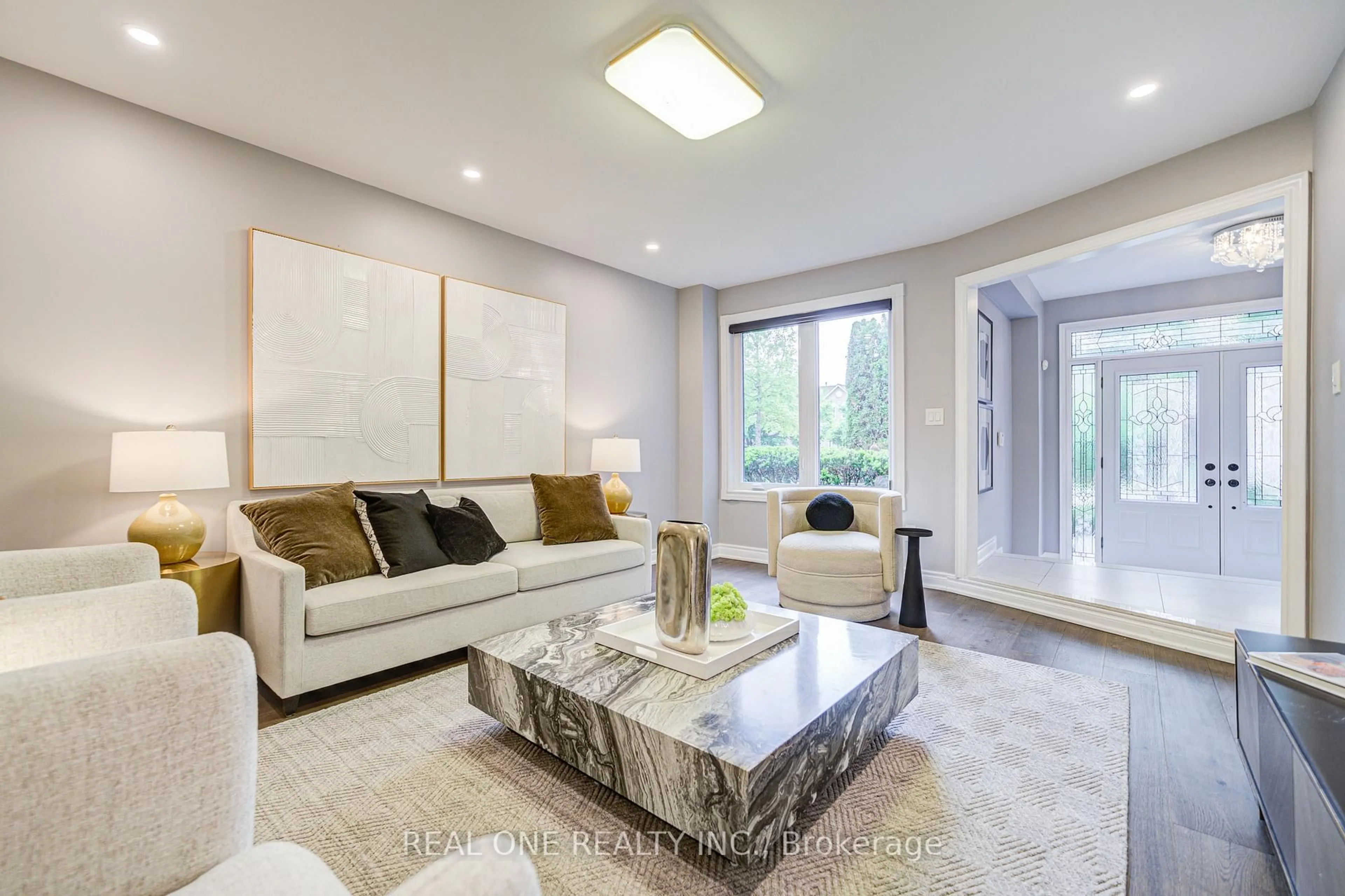 Living room with furniture, unknown for 306 Northwood Dr, Oakville Ontario L6M 1M7