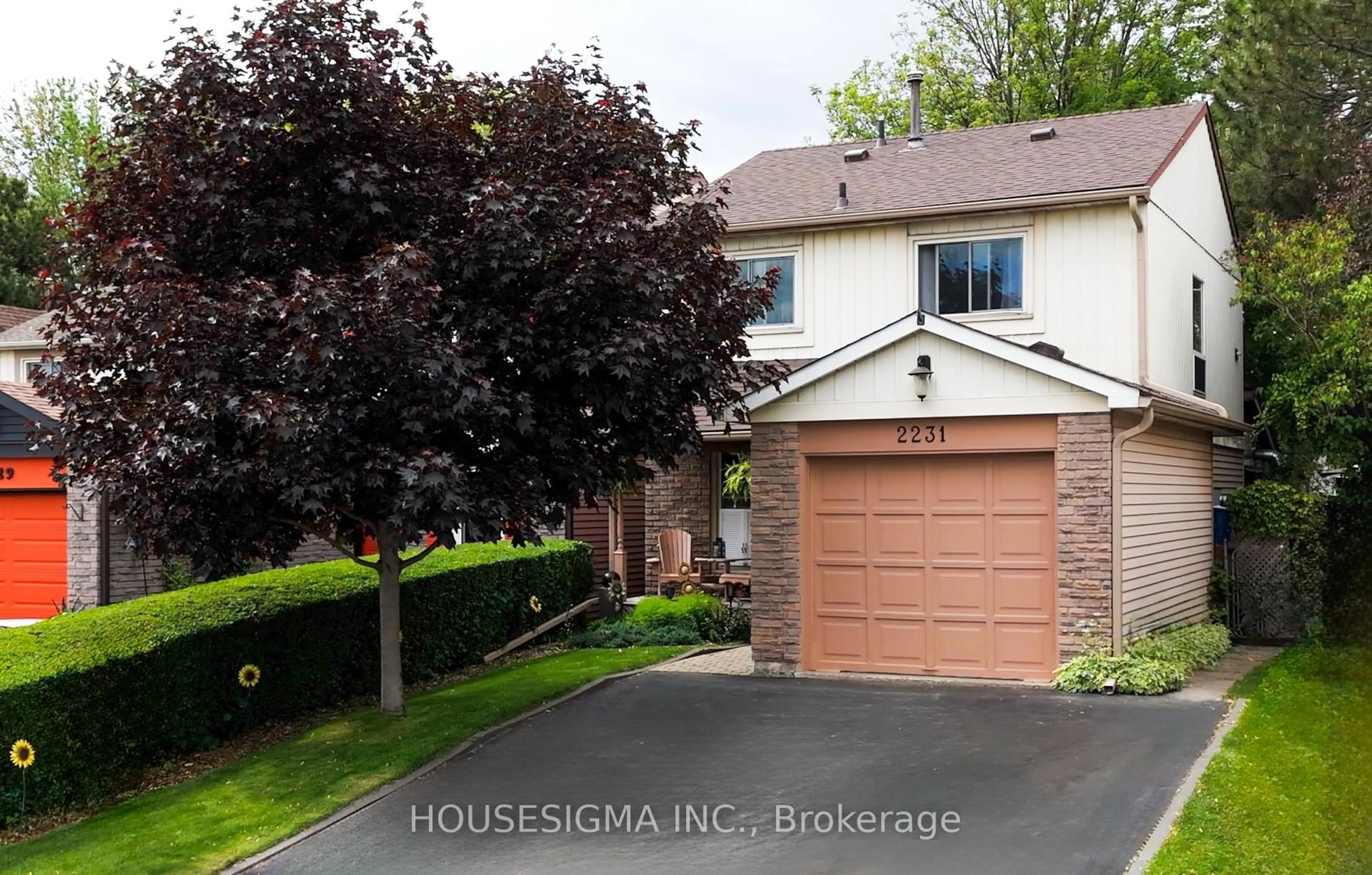 Home with brick exterior material, street for 2231 Leominster Dr, Burlington Ontario L7P 3W8