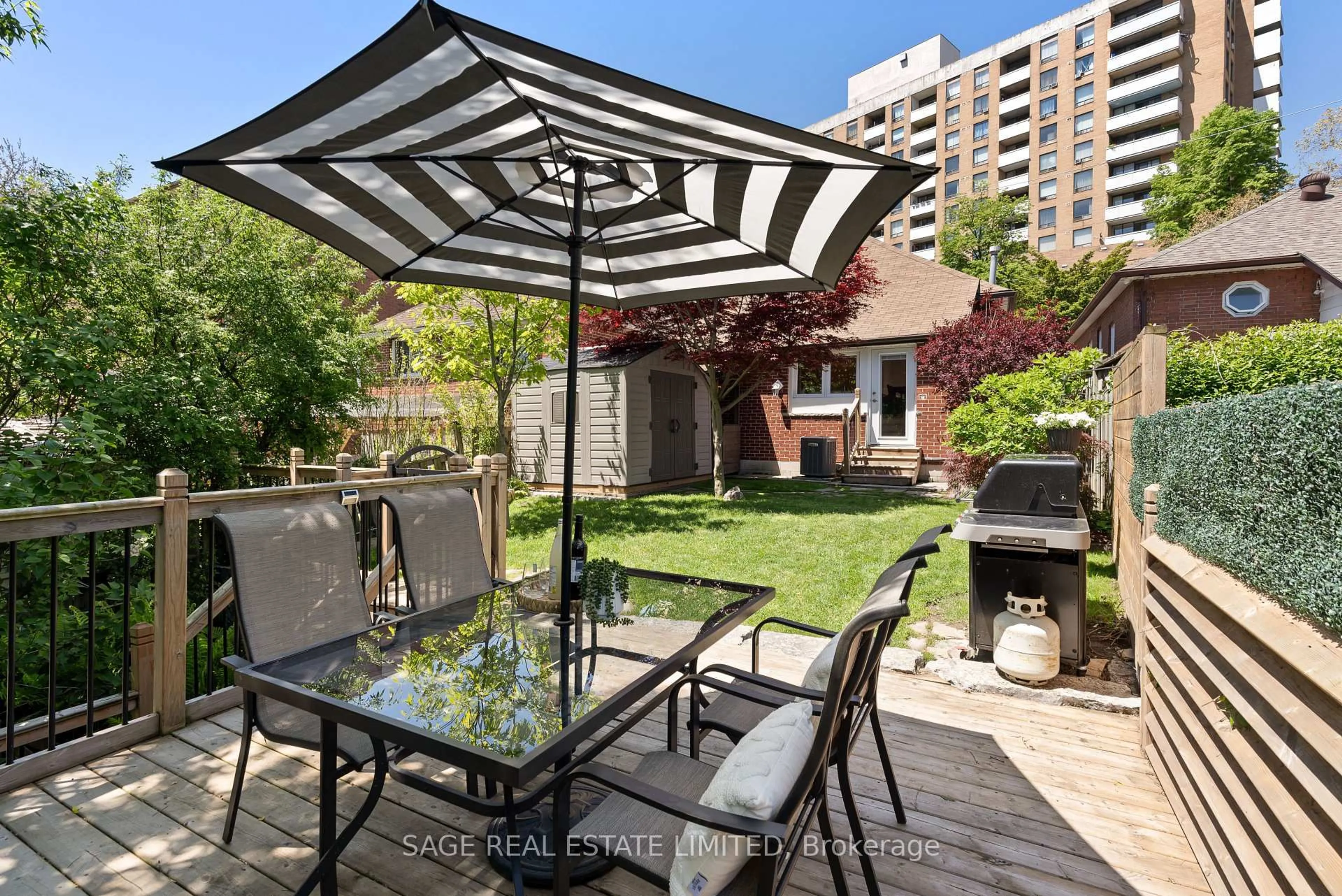 Patio, street for 4047 Old Dundas St, Toronto Ontario M6S 2R5