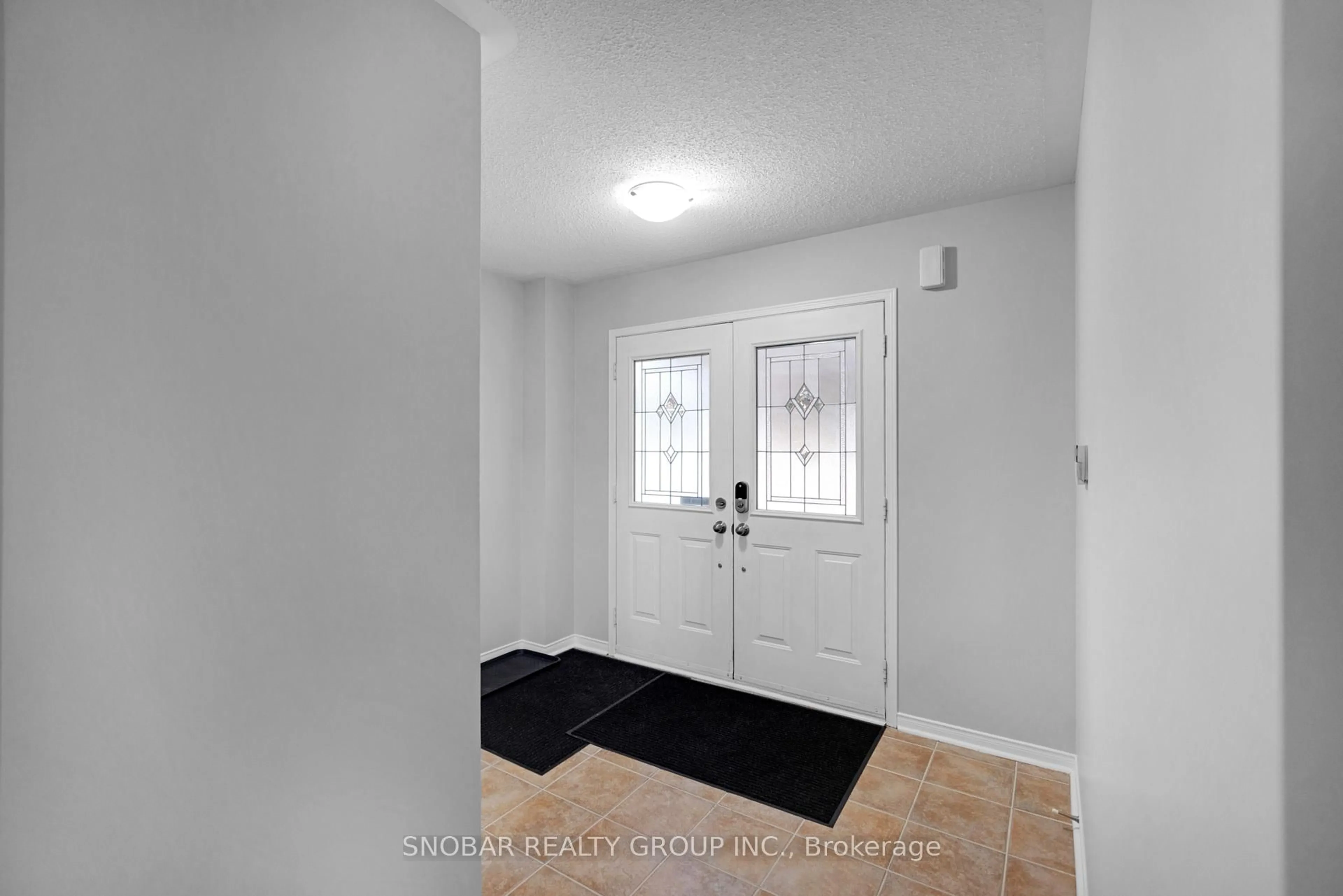 Indoor entryway for 58 Queen Mary Dr, Brampton Ontario L7A 2K3