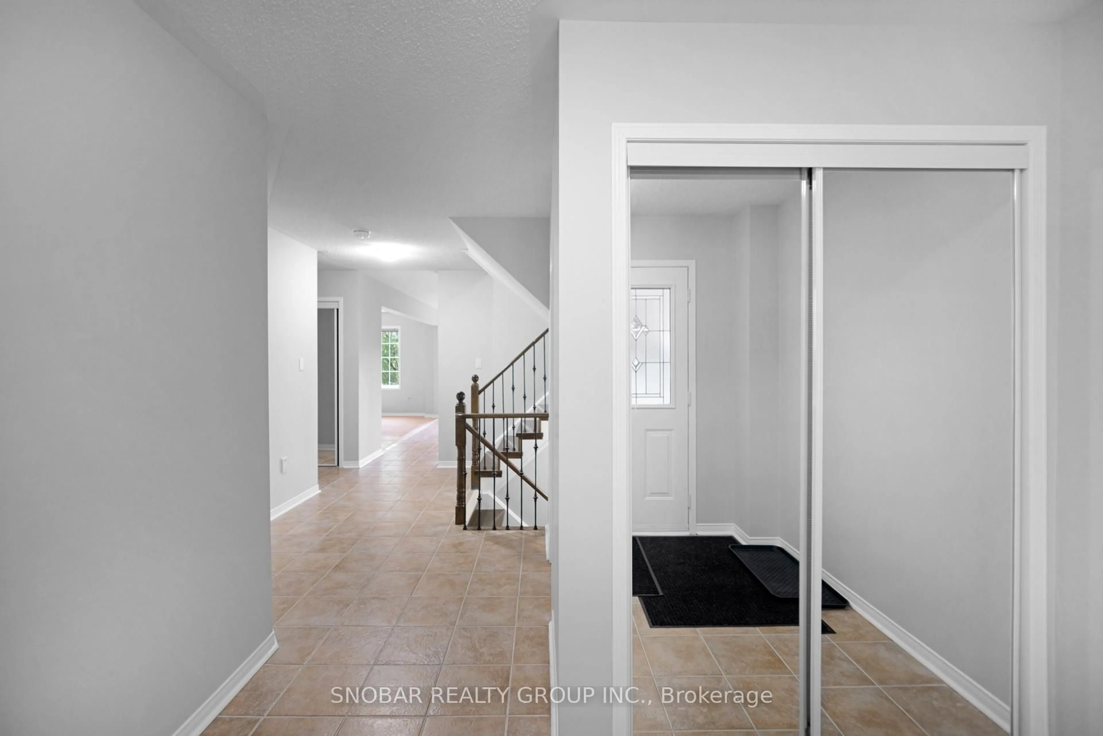 Indoor entryway for 58 Queen Mary Dr, Brampton Ontario L7A 2K3