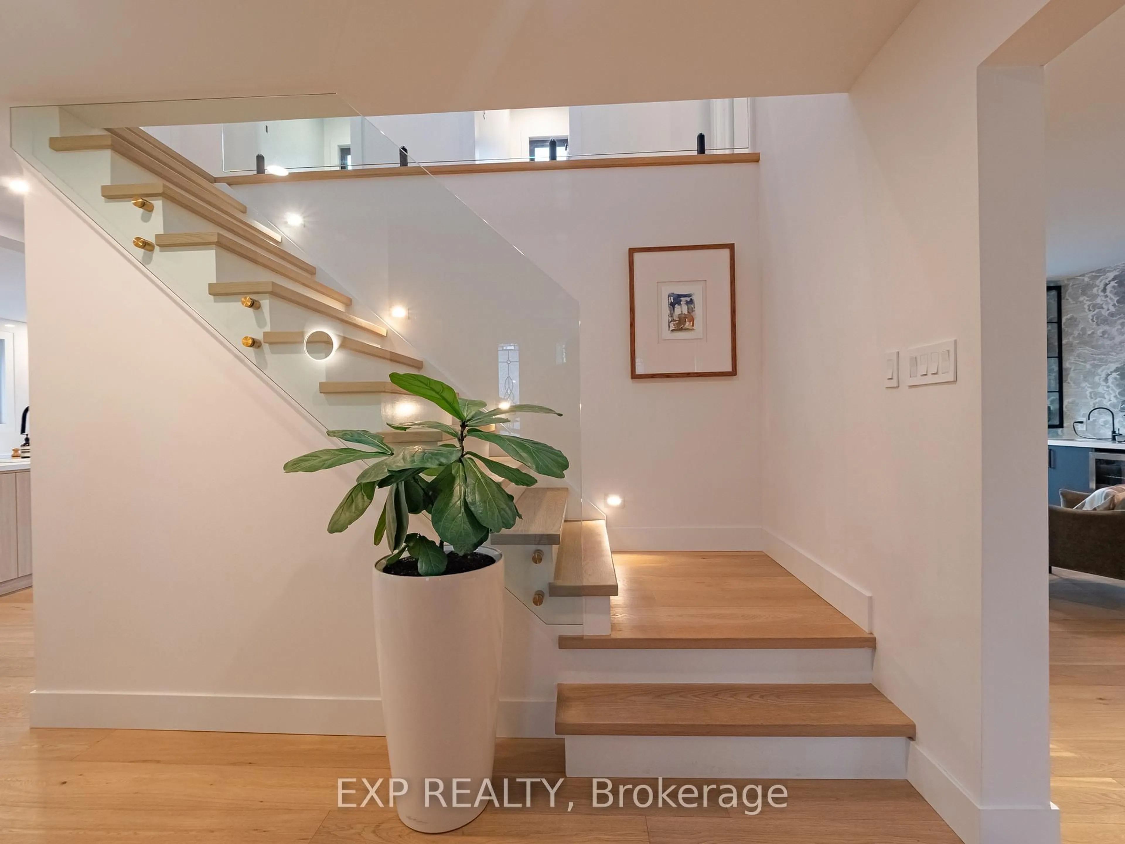 Indoor entryway for 2433 Trevor Dr, Oakville Ontario L6L 5C4