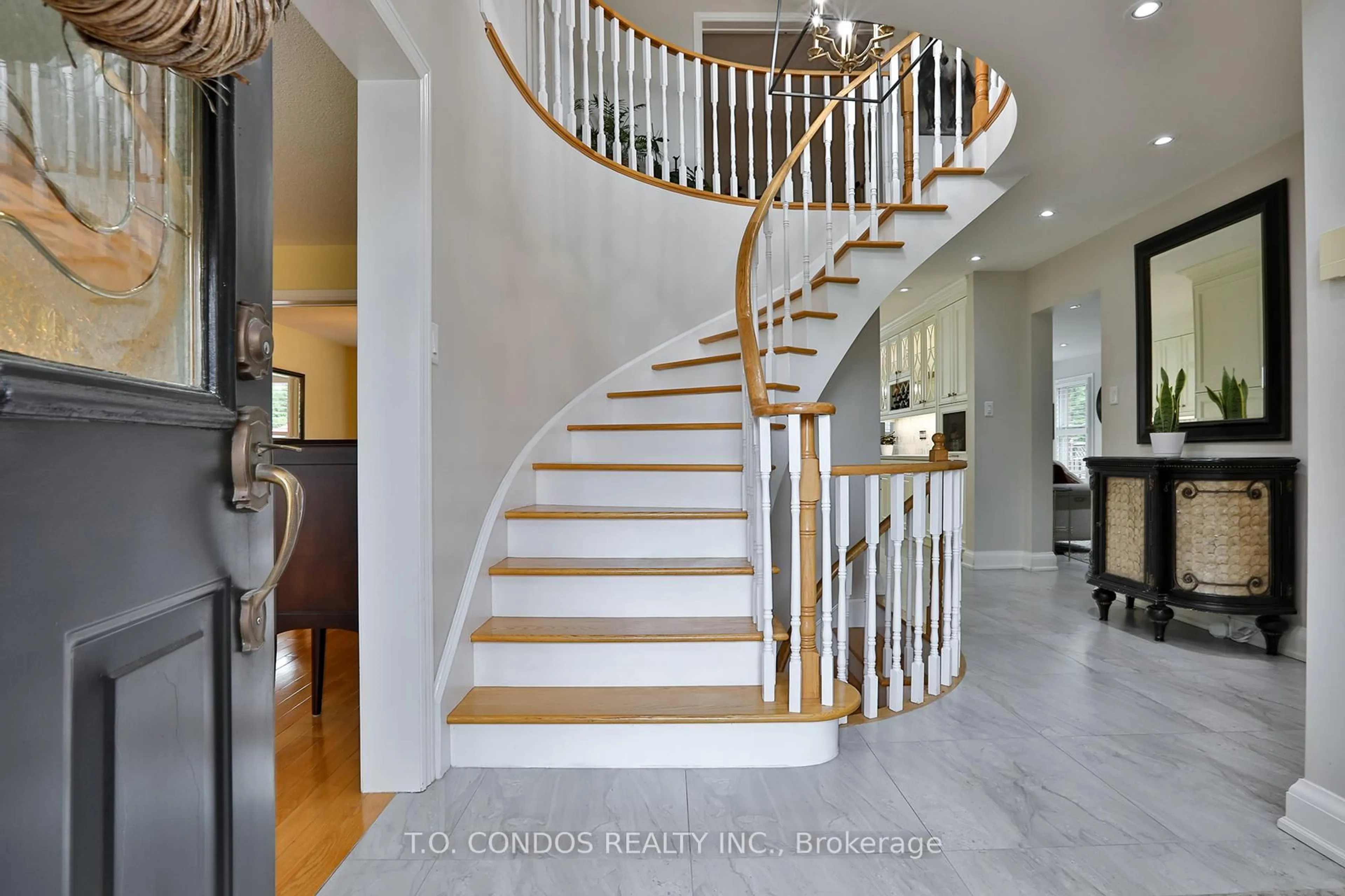 Stairs for 48 Leeward Dr, Brampton Ontario L6S 5V7