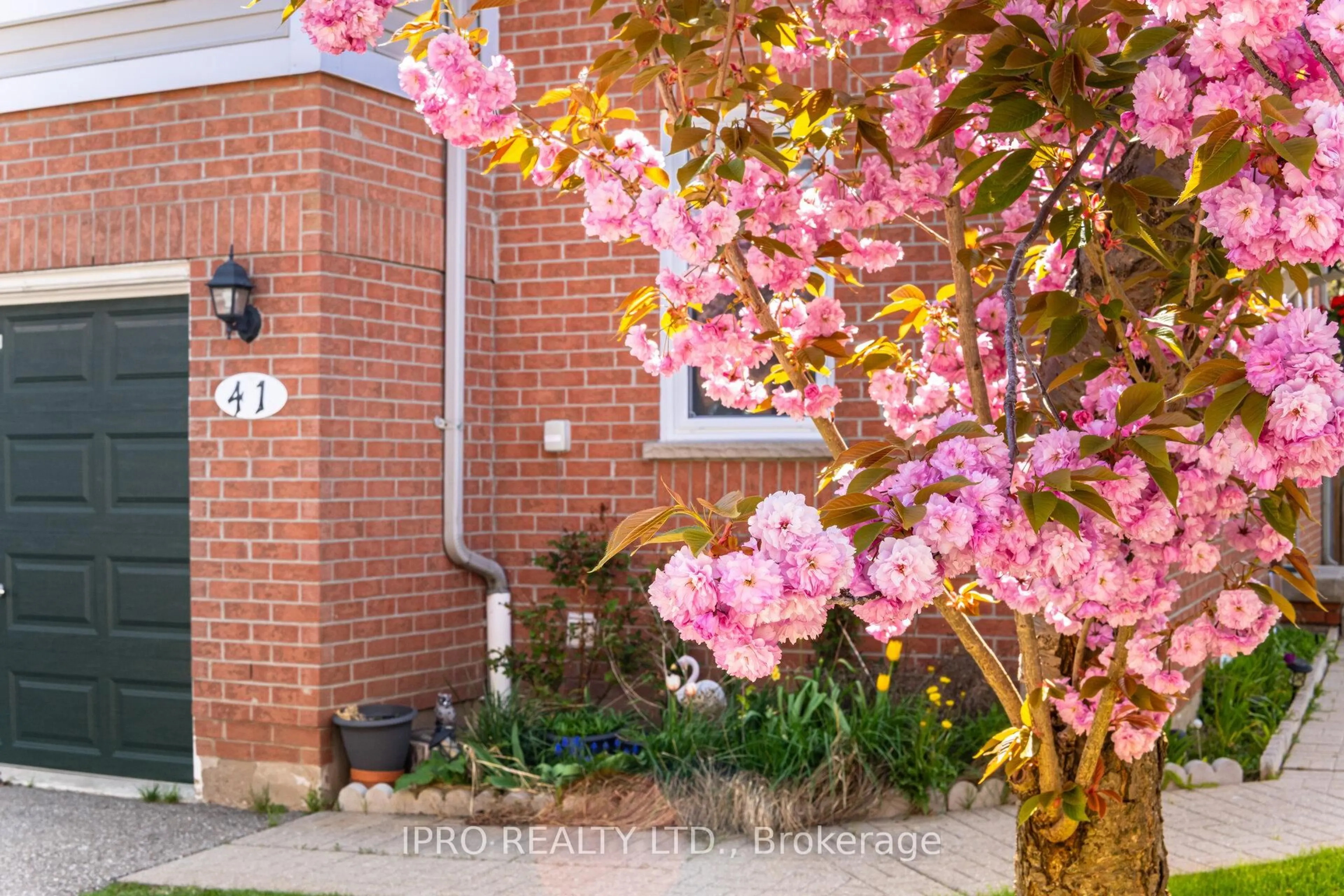 Unknown for 5659 Glen Erin Dr #41, Mississauga Ontario L5M 5P2
