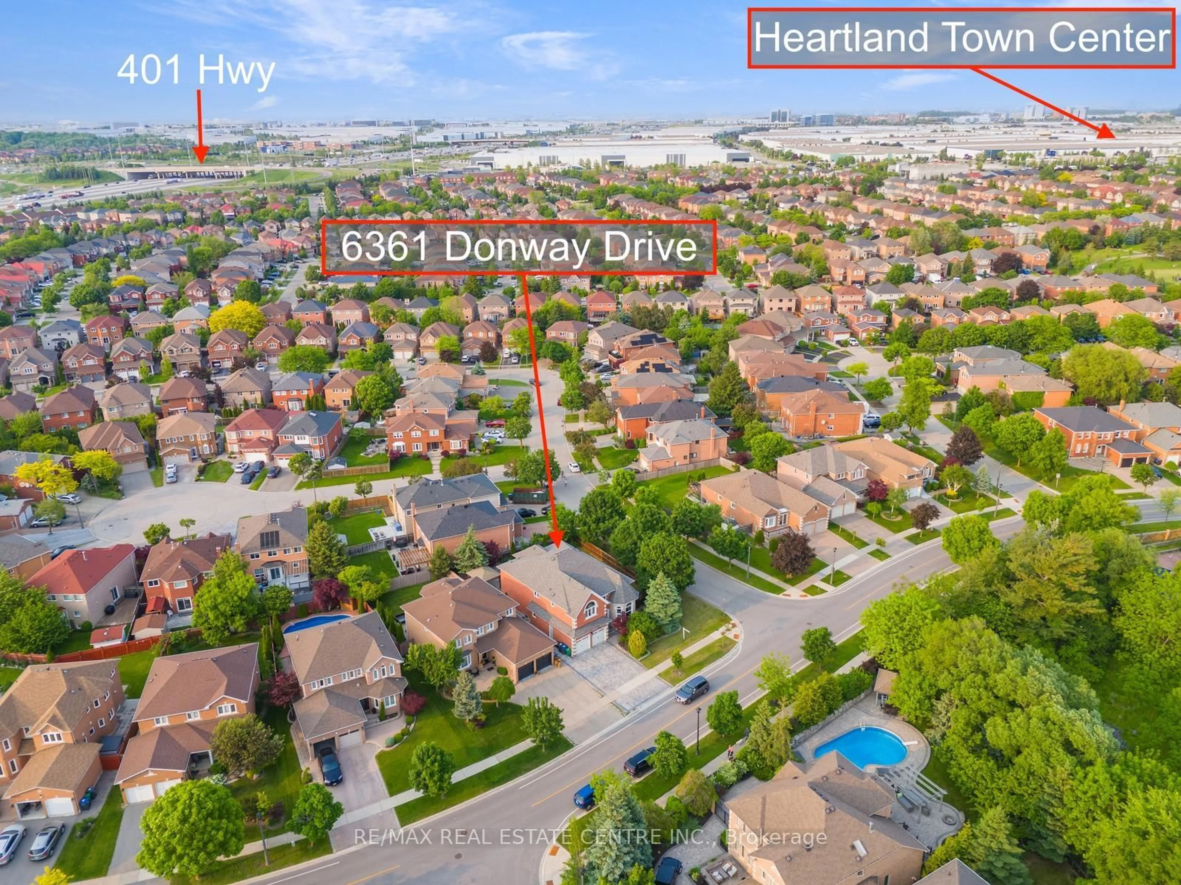 A pic from outside/outdoor area/front of a property/back of a property/a pic from drone, street for 6361 Donway Dr, Mississauga Ontario L5V 1J5
