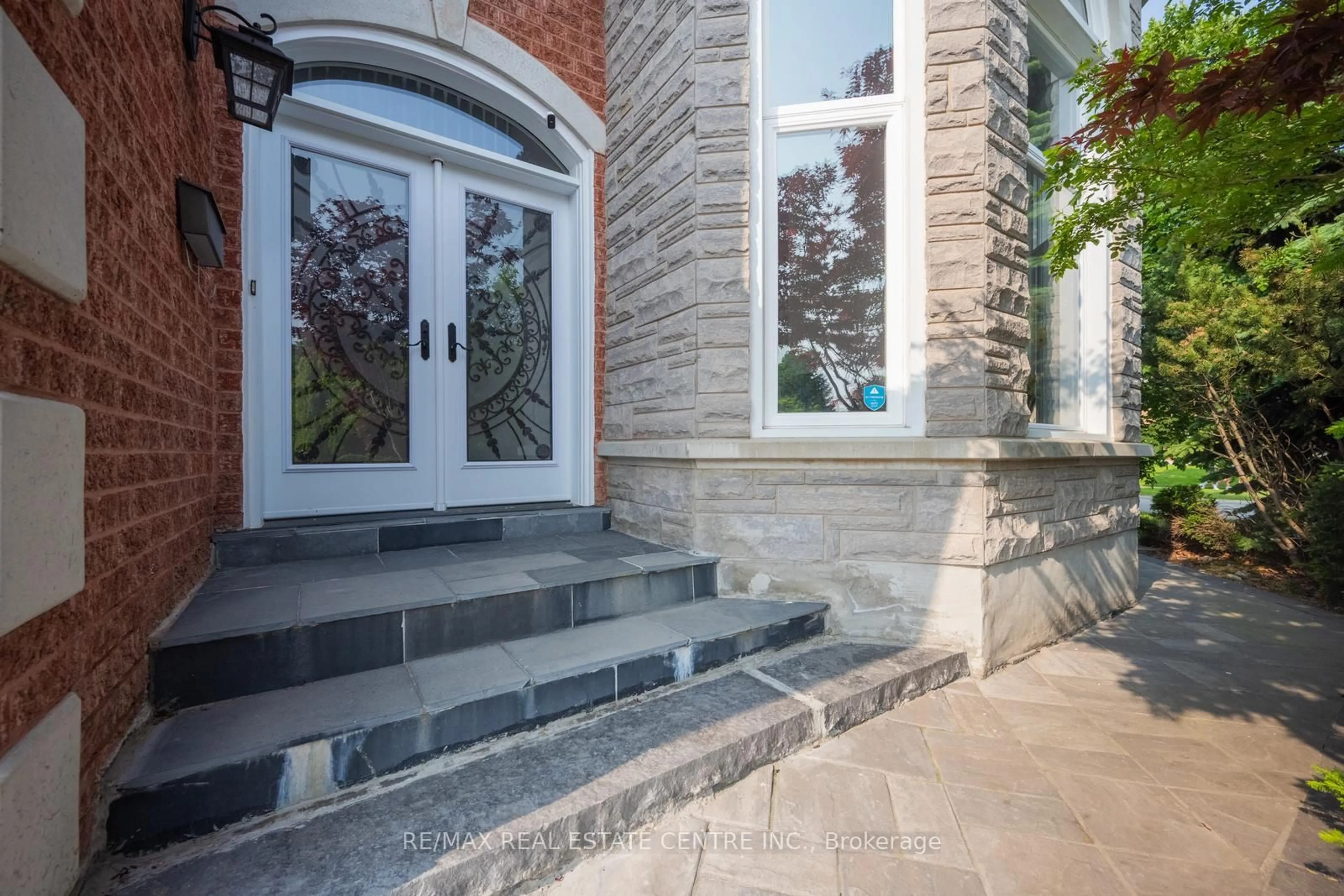 Unknown for 6361 Donway Dr, Mississauga Ontario L5V 1J5