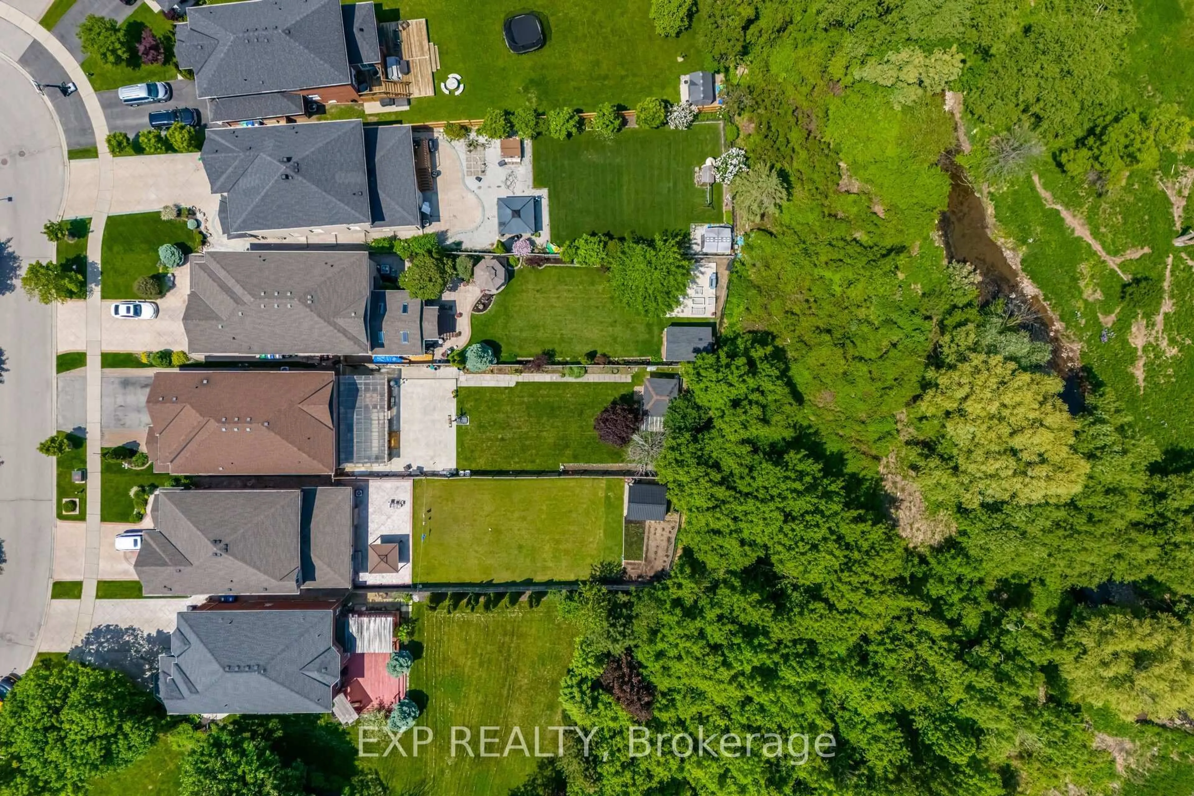 A pic from outside/outdoor area/front of a property/back of a property/a pic from drone, street for 6611 Spinnaker Circ, Mississauga Ontario L5W 1R2