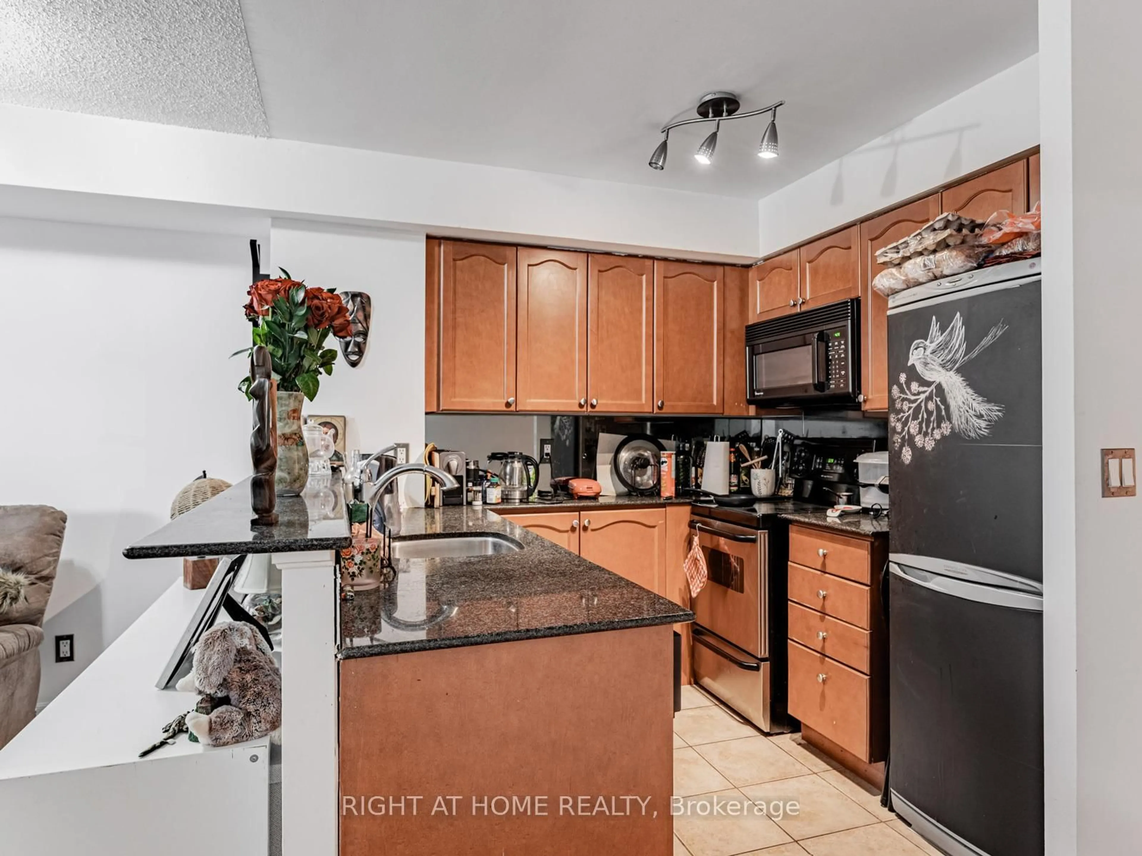 Standard kitchen, ceramic/tile floor for 2119 Lakeshore Blvd #318, Toronto Ontario M8V 4E8