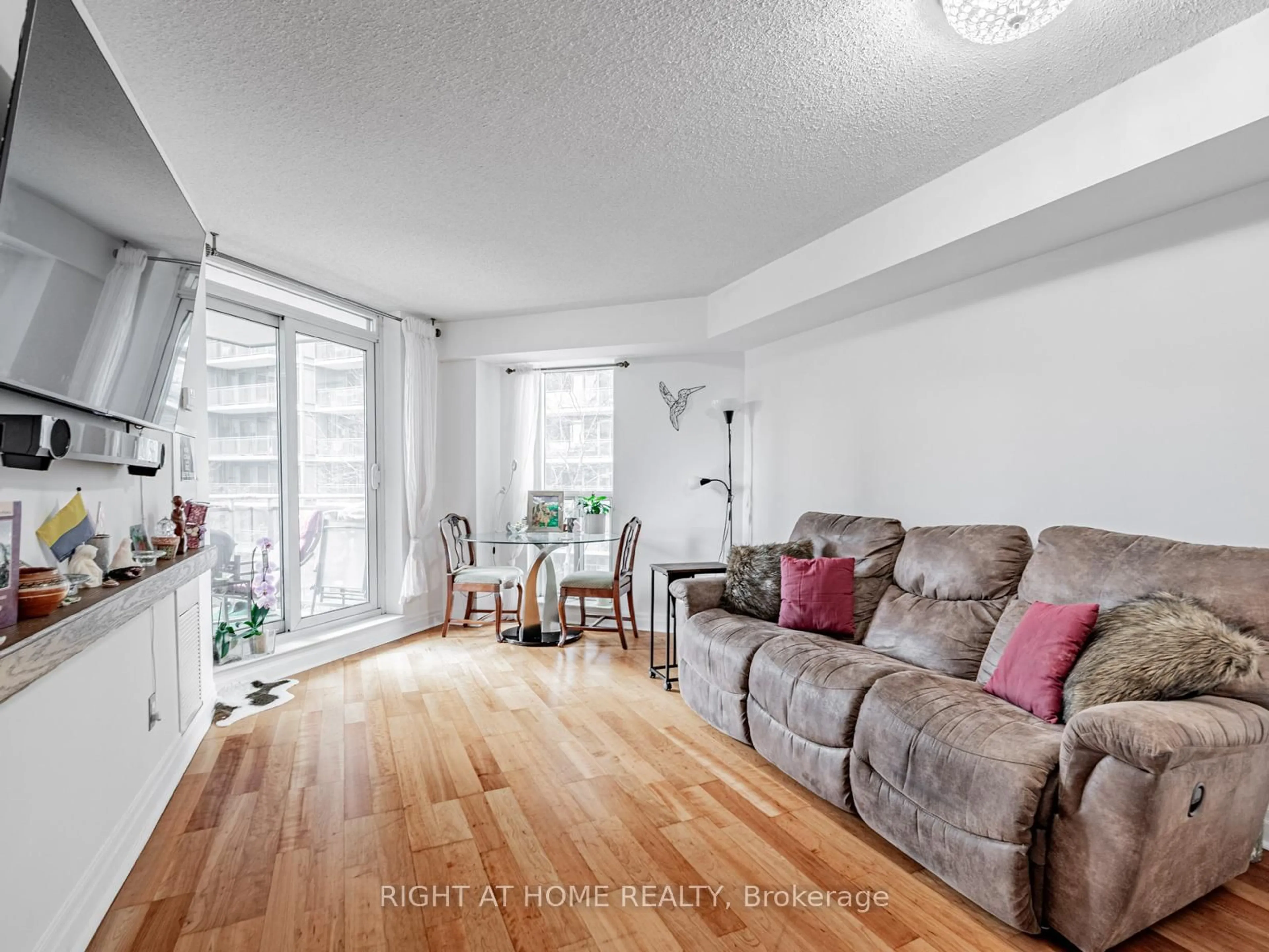Living room with furniture, unknown for 2119 Lakeshore Blvd #318, Toronto Ontario M8V 4E8