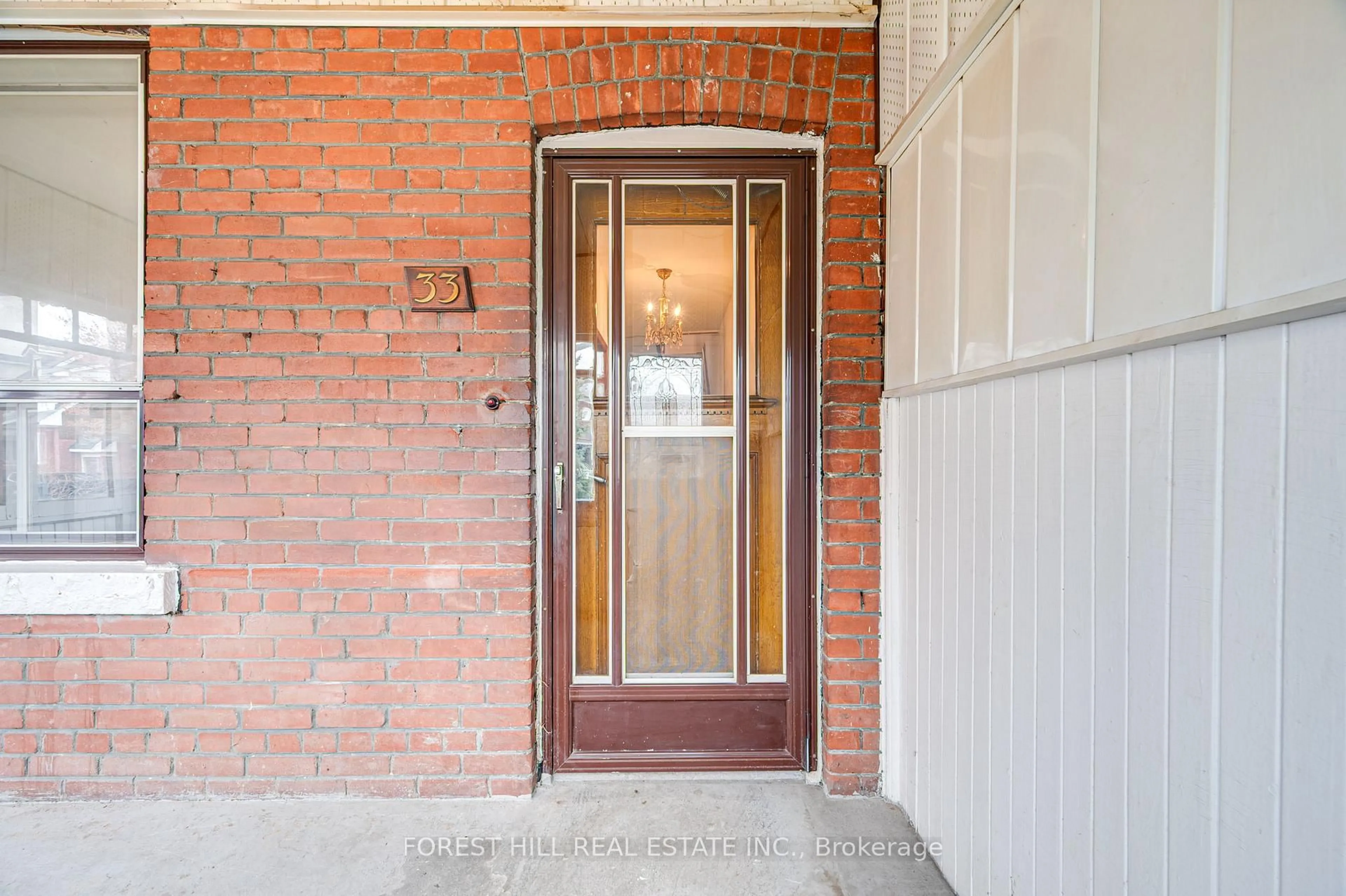 Indoor entryway for 33 Hounslow Heath Rd, Toronto Ontario M6N 1G7
