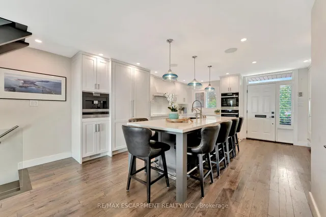 Additional property image - 2136 Old Lakeshore Rd Unit 3