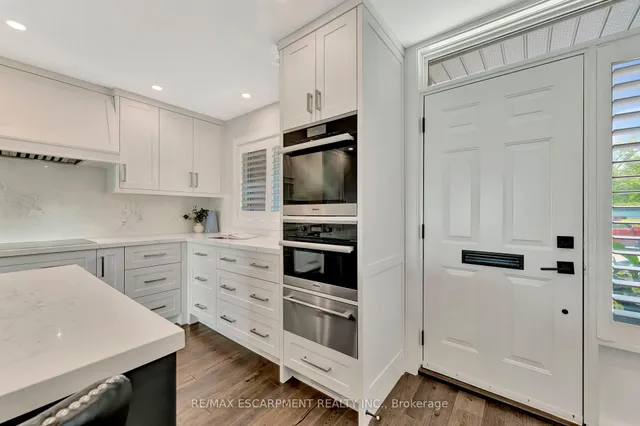 Additional property image - 2136 Old Lakeshore Rd Unit 3