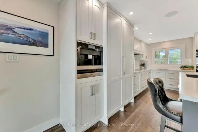 Additional property image - 2136 Old Lakeshore Rd Unit 3