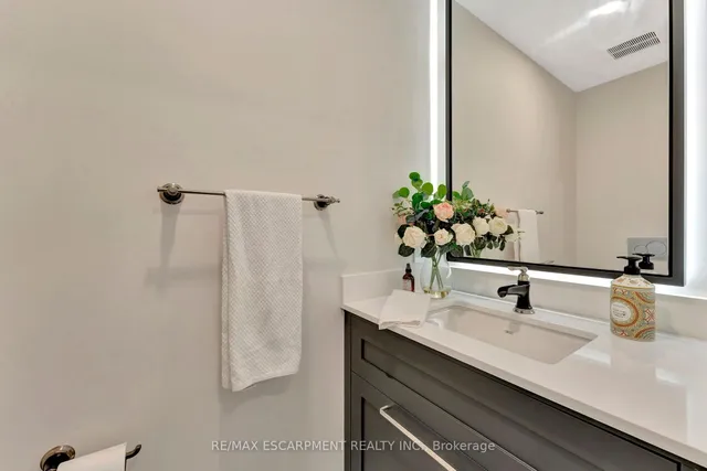 Additional property image - 2136 Old Lakeshore Rd Unit 3