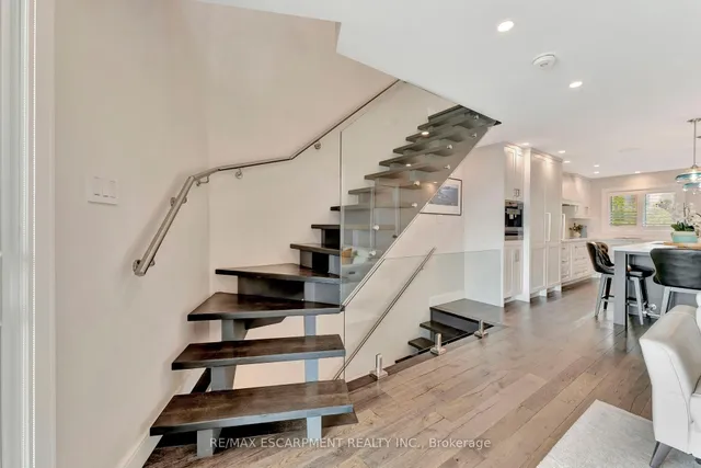 Additional property image - 2136 Old Lakeshore Rd Unit 3