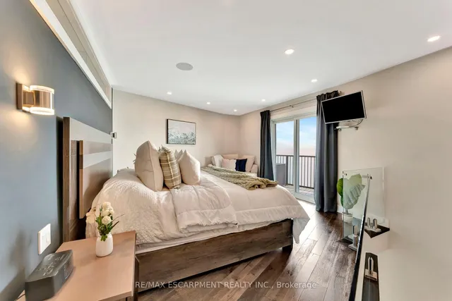 Additional property image - 2136 Old Lakeshore Rd Unit 3