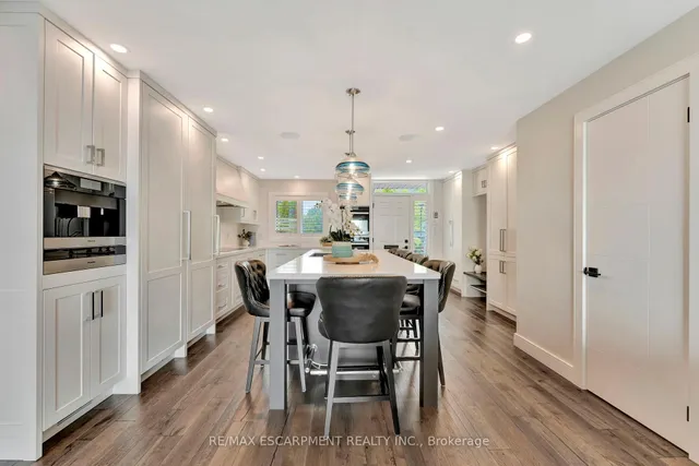 Additional property image - 2136 Old Lakeshore Rd Unit 3