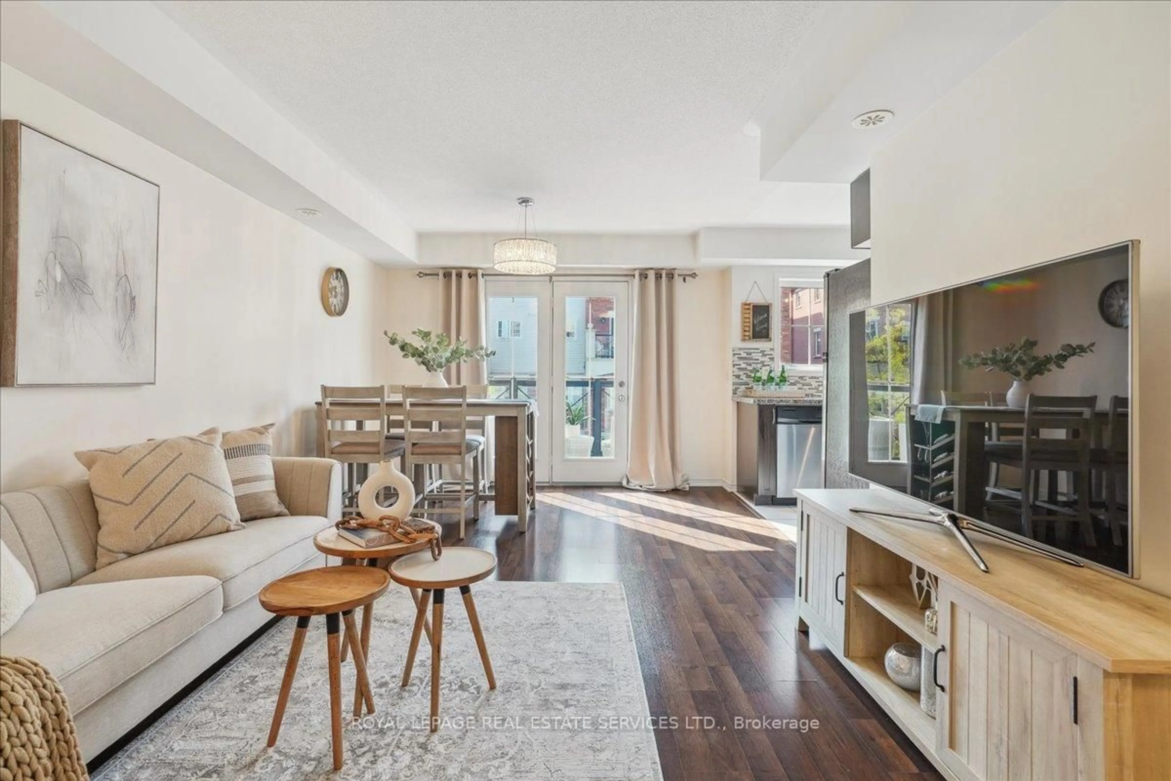 Living room with furniture, unknown for 2464 POST Rd #9, Oakville Ontario L6H 0J2