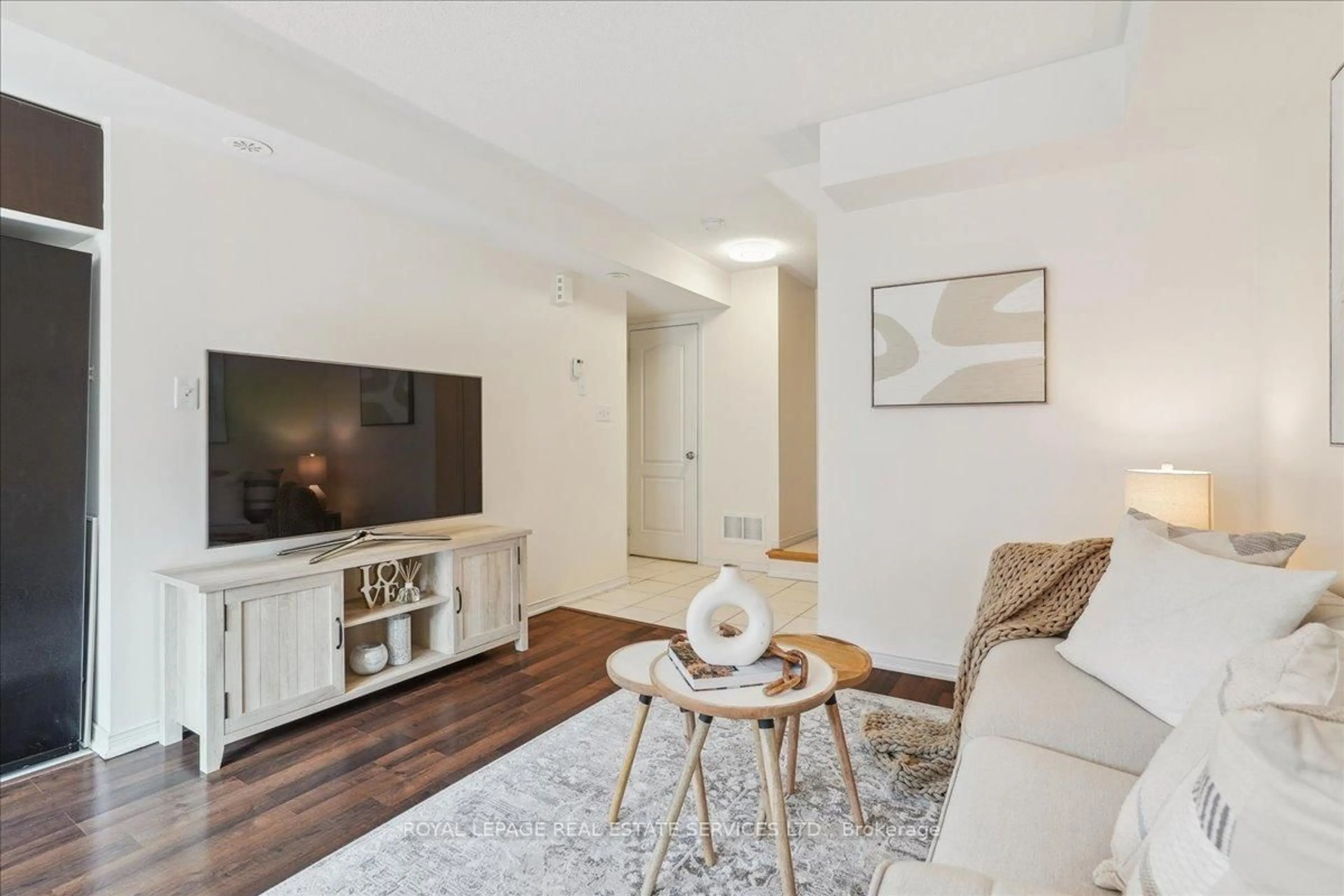 Living room with furniture, unknown for 2464 POST Rd #9, Oakville Ontario L6H 0J2