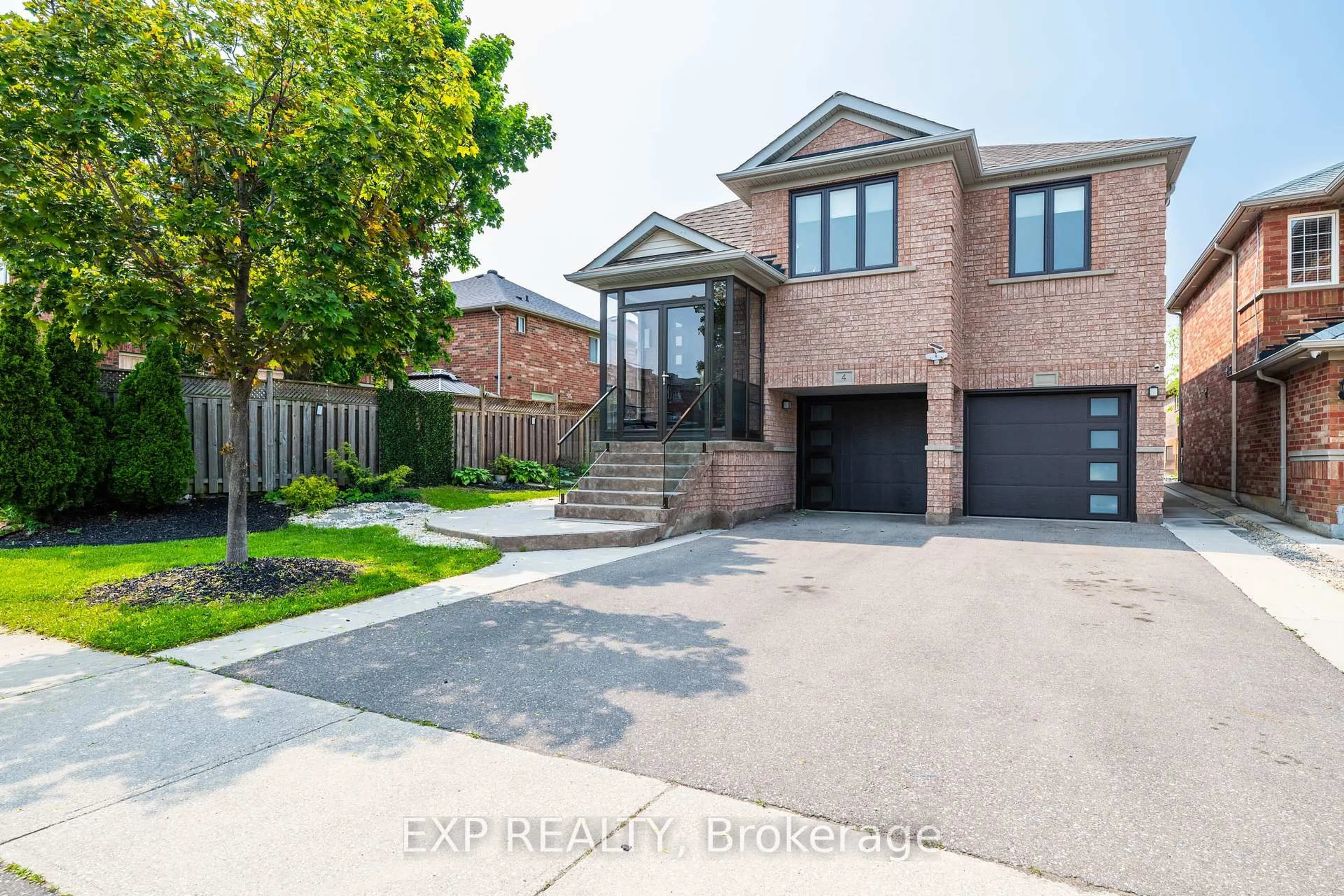 Home with brick exterior material, street for 4 Silverbell Crt, Brampton Ontario L7A 3V3