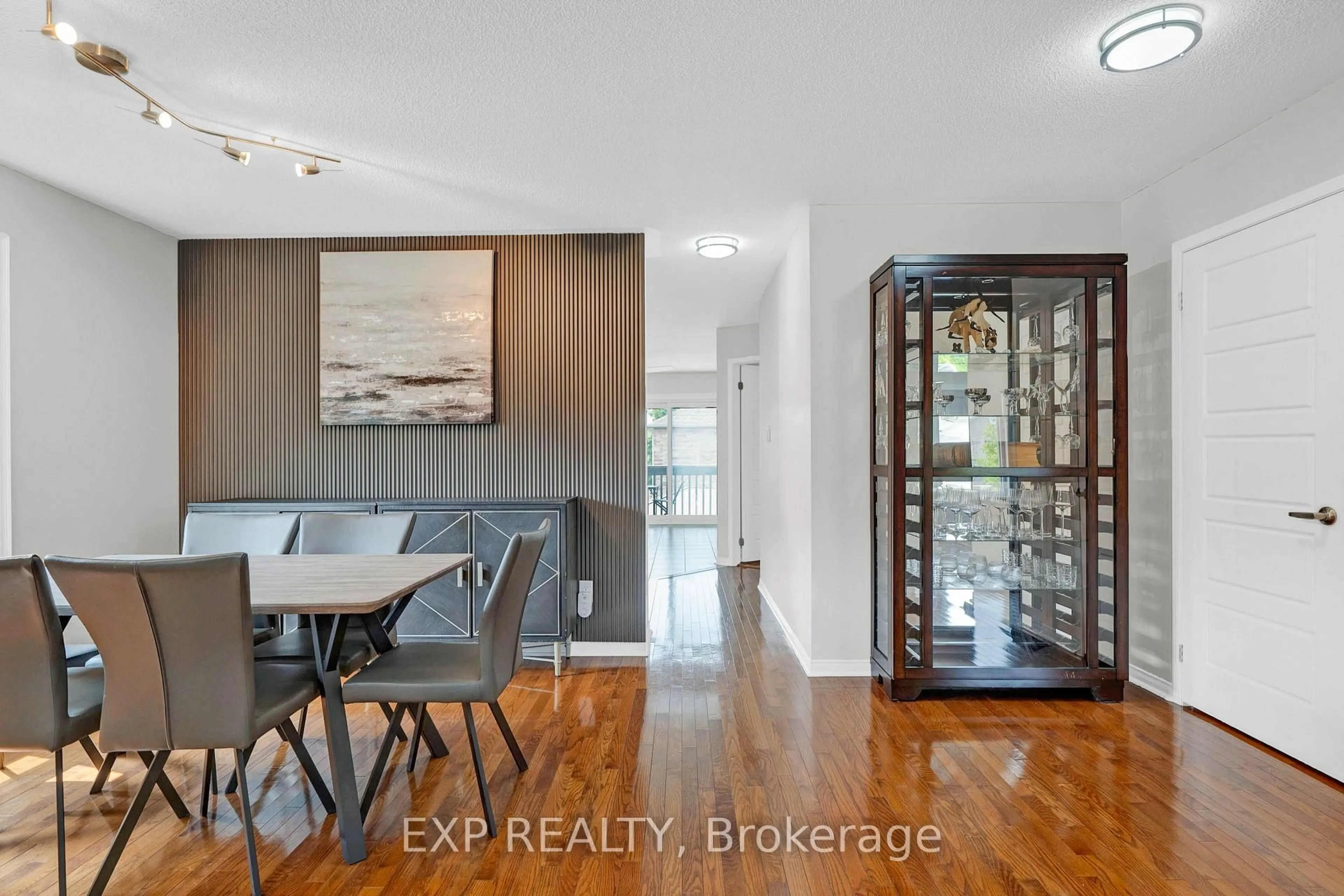 Dining room, unknown for 4 Silverbell Crt, Brampton Ontario L7A 3V3