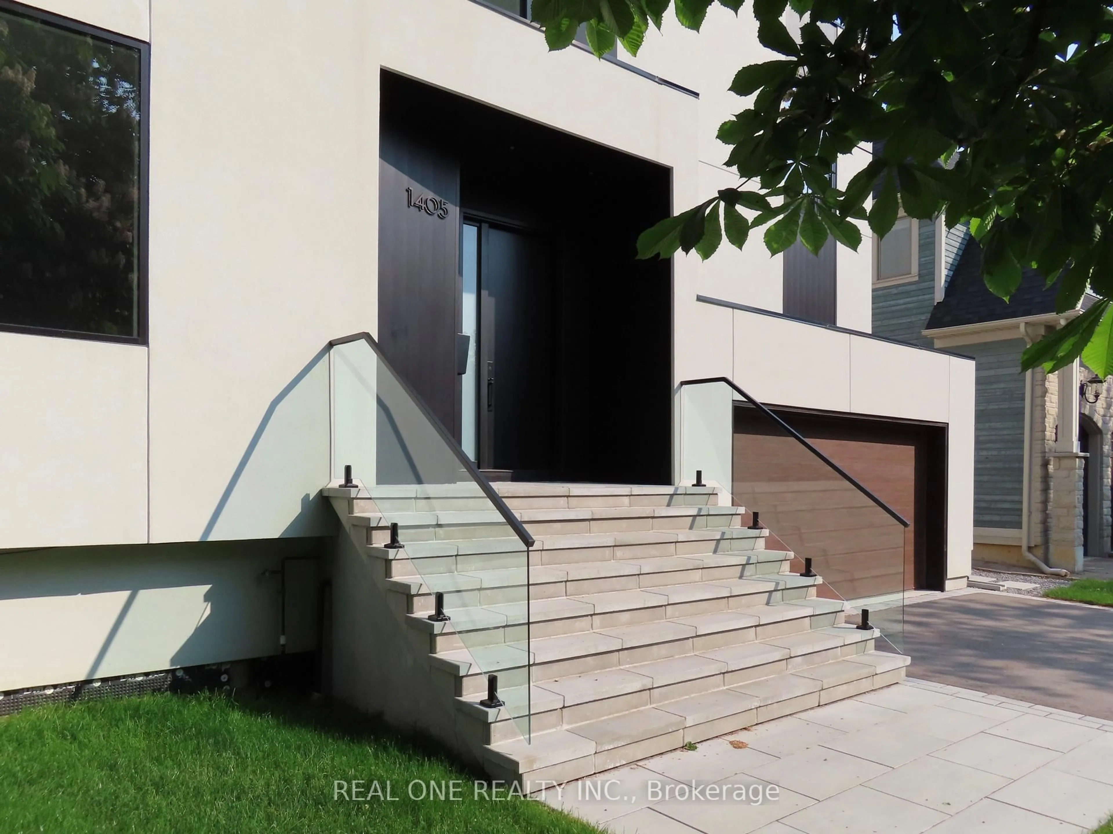 Stairs for 1405 ACTON Cres, Oakville Ontario L6J 2S6