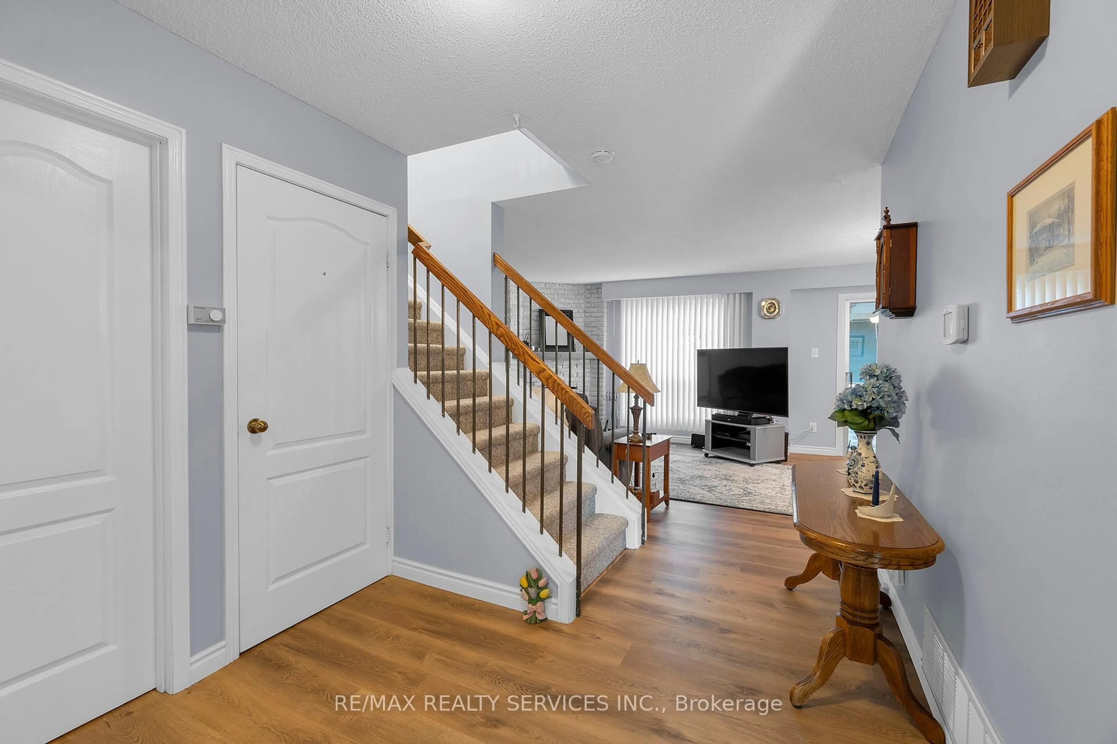 Indoor entryway for 22 Nottawasaga Cres, Brampton Ontario L6Z 1B9