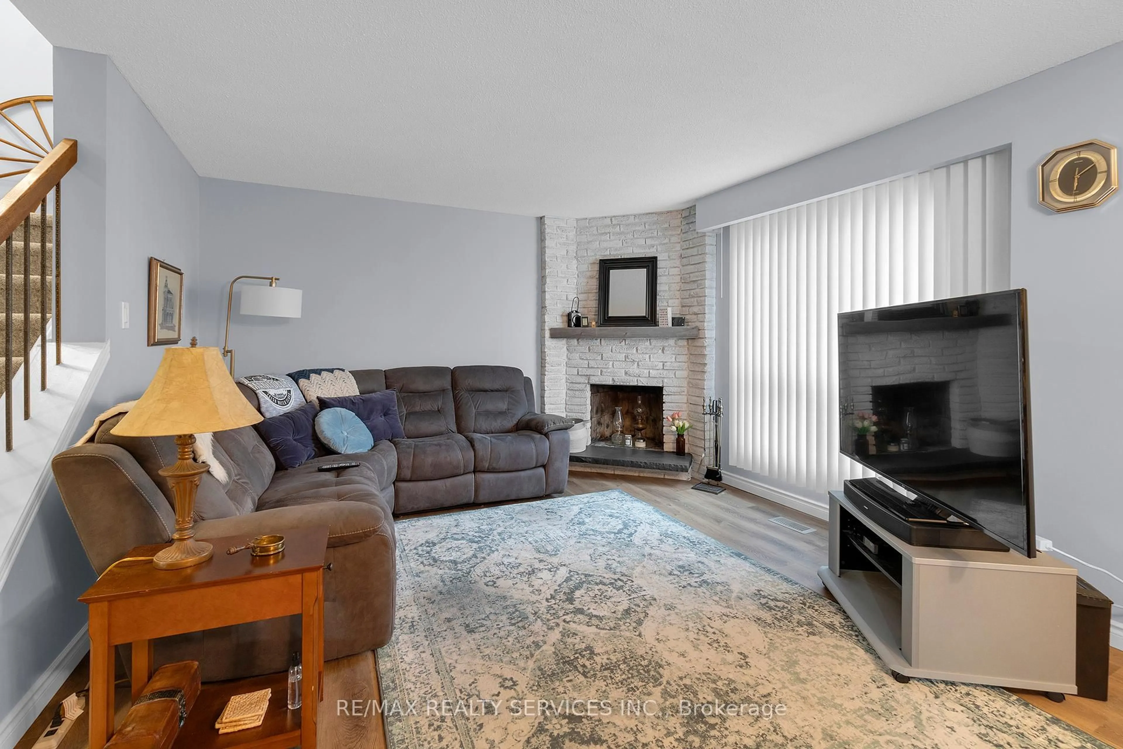 Living room with furniture, unknown for 22 Nottawasaga Cres, Brampton Ontario L6Z 1B9