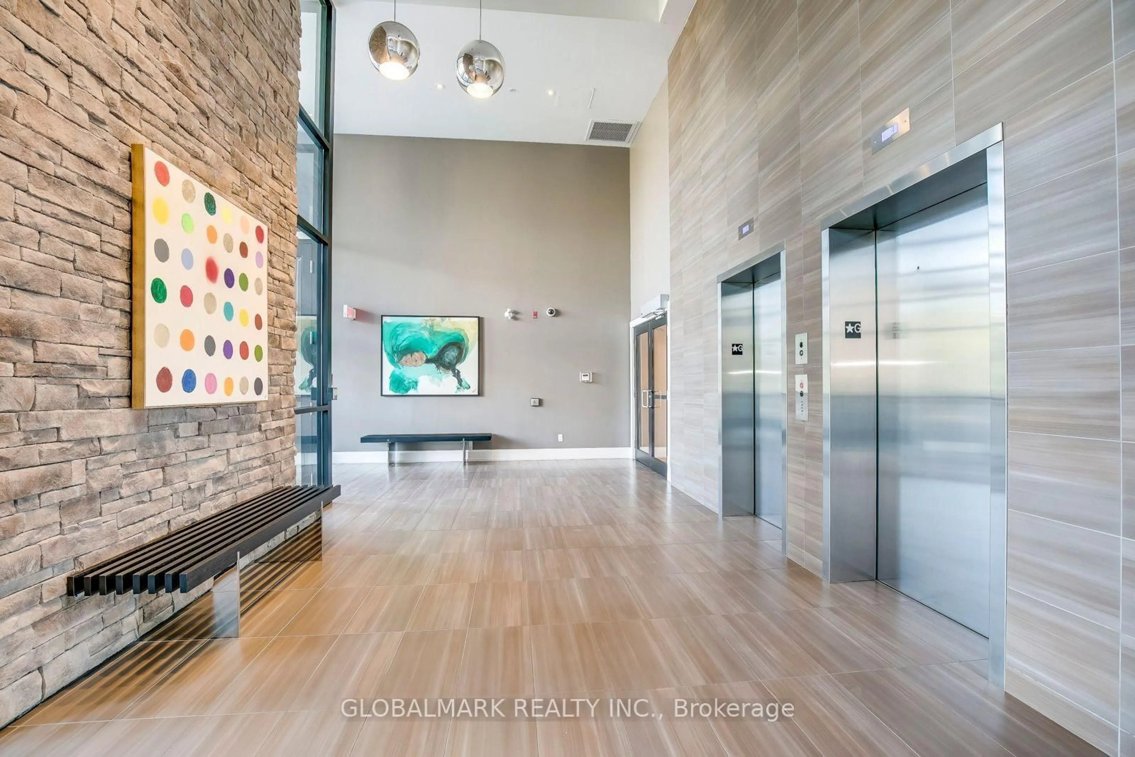 Indoor foyer for 128 Garden Dr #322, Oakville Ontario L6K 0H7