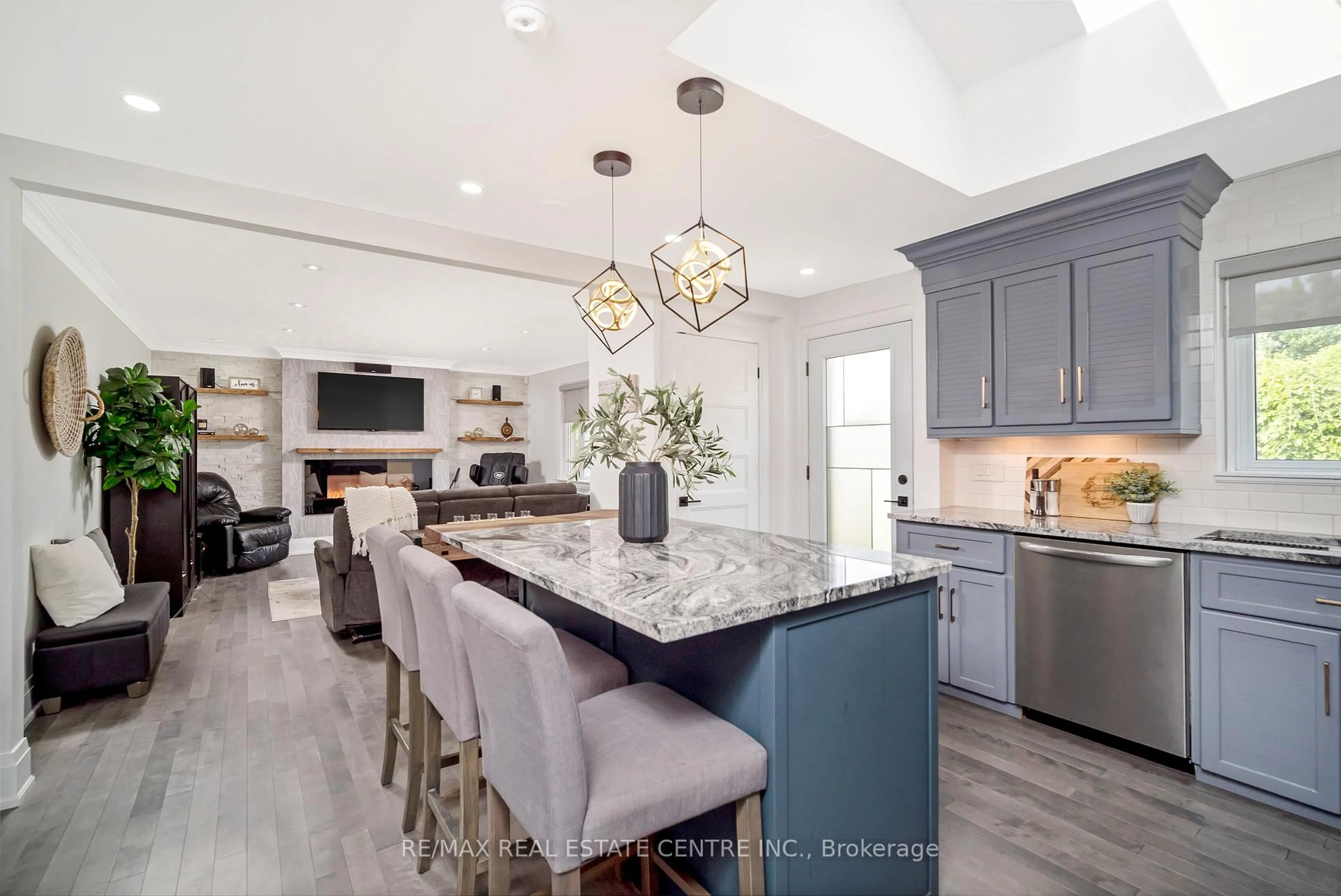 Open concept kitchen, ceramic/tile floor for 280 Bell St, Milton Ontario L9T 2B3