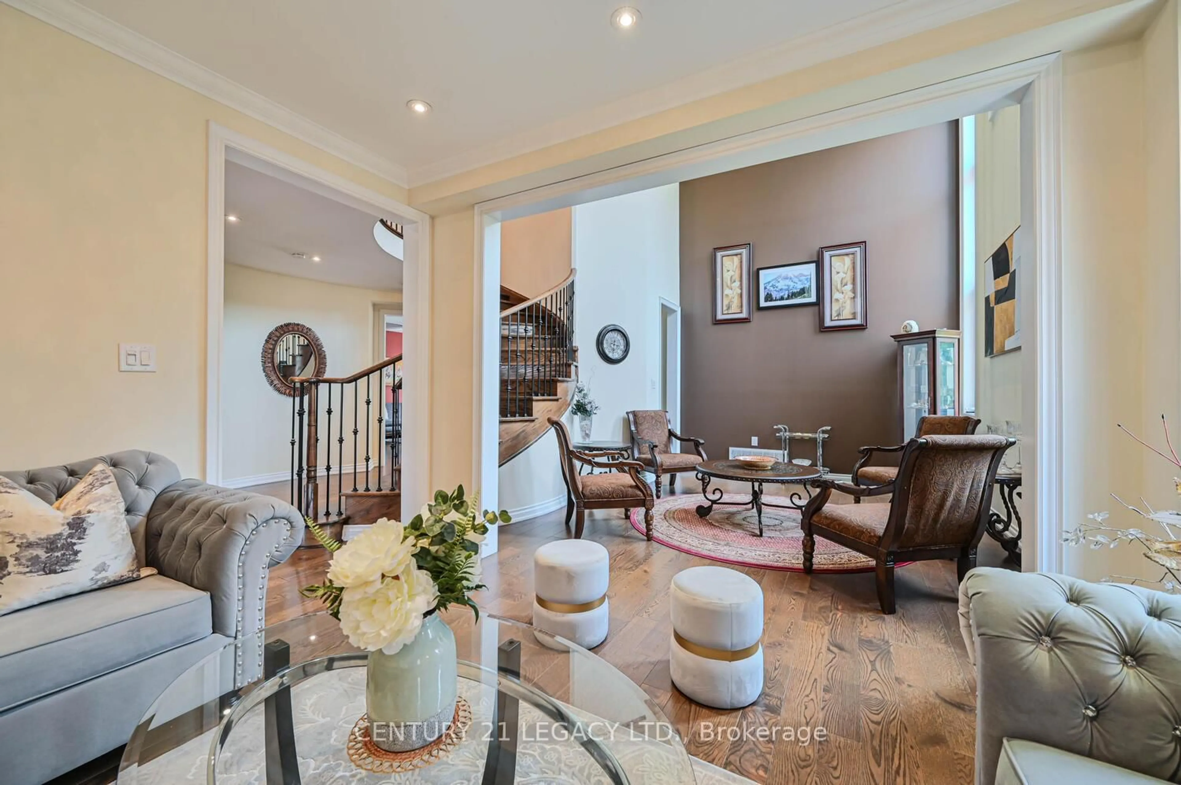 Indoor foyer for 34 Cannington Cres, Brampton Ontario L6X 2Y5