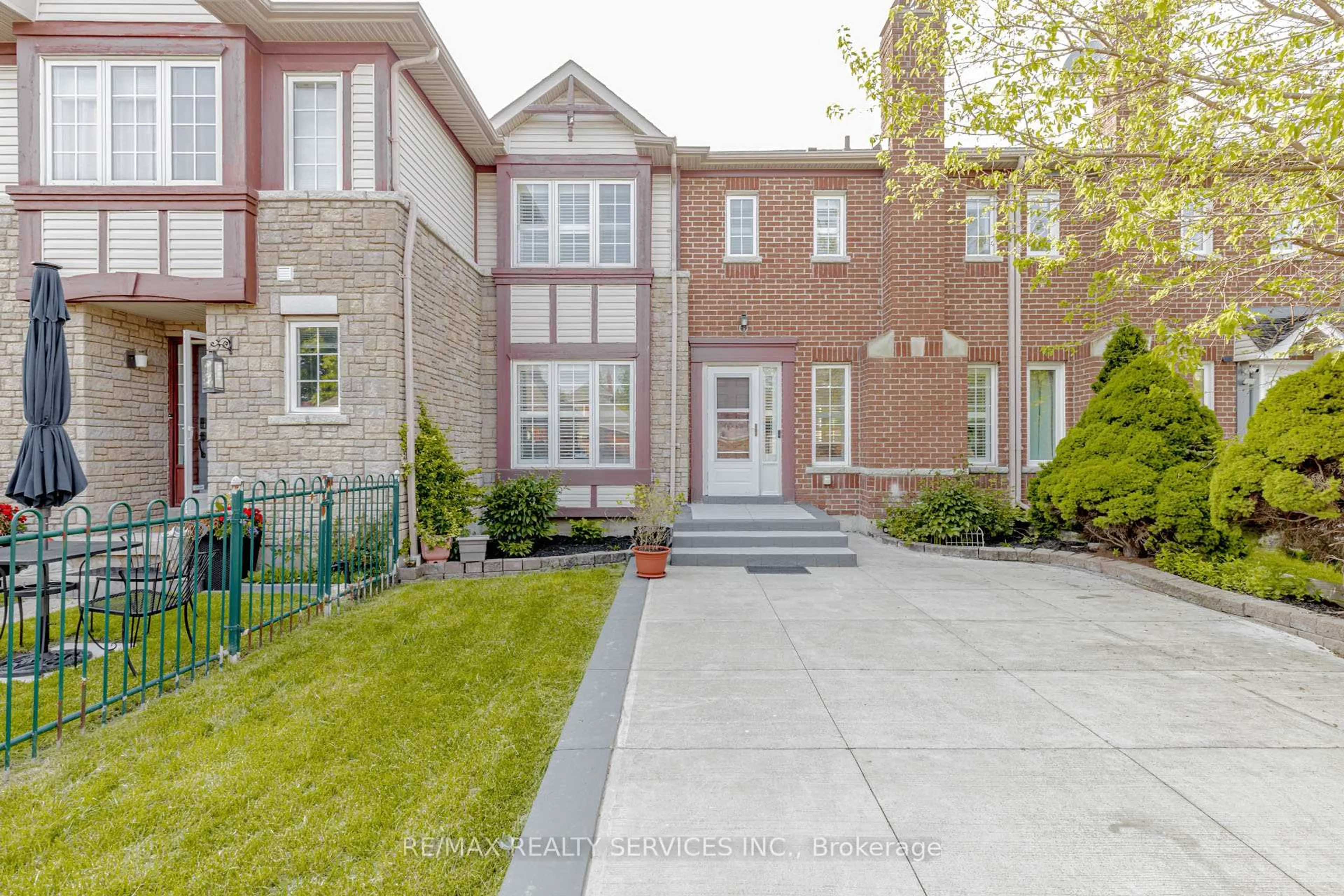 Home with brick exterior material, street for 1135 Bellarosa Lane, Mississauga Ontario L5V 1L3
