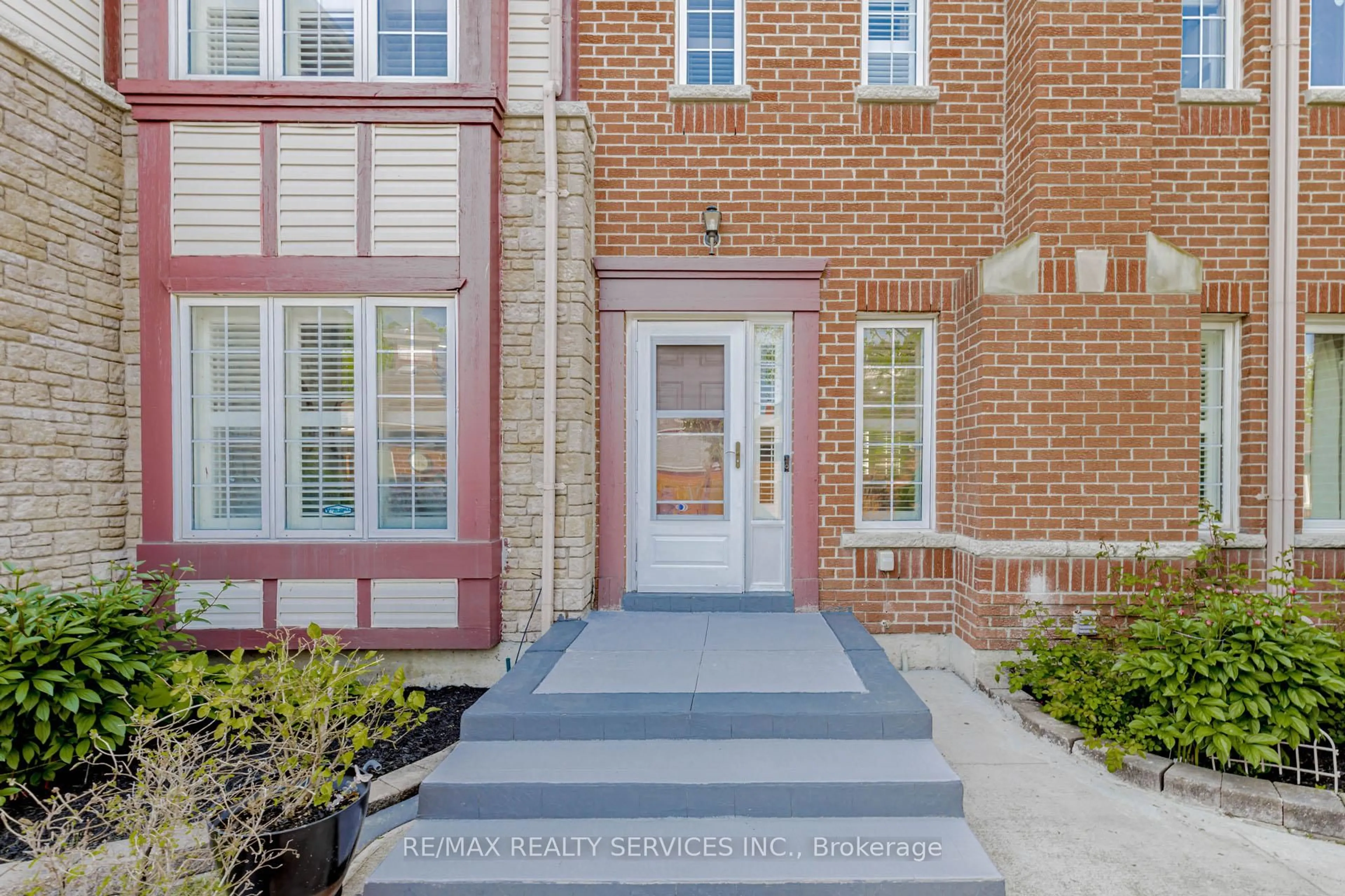 Home with brick exterior material, street for 1135 Bellarosa Lane, Mississauga Ontario L5V 1L3
