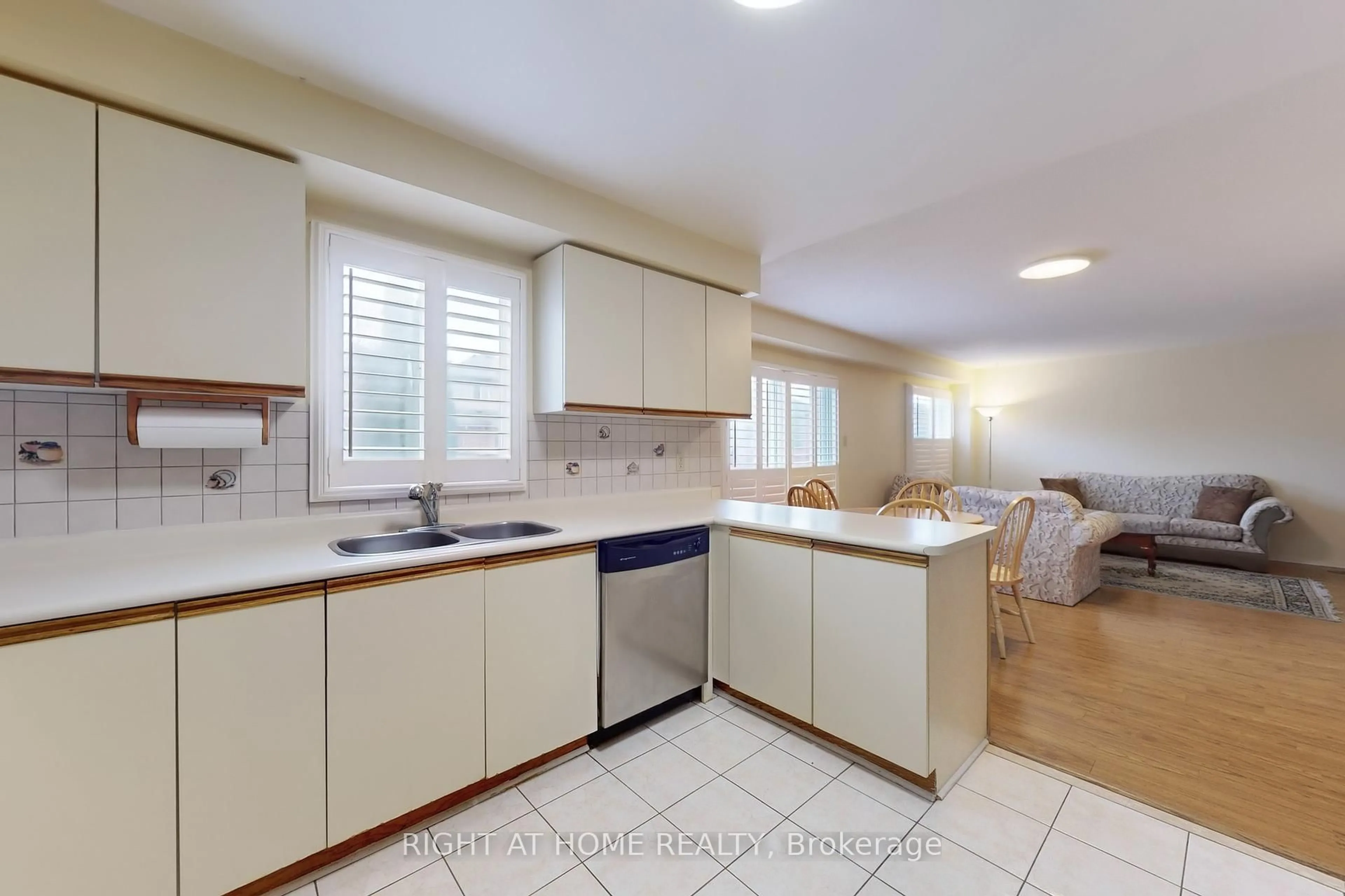Standard kitchen, ceramic/tile floor for 23 Duggan Dr, Brampton Ontario L6Y 4H9