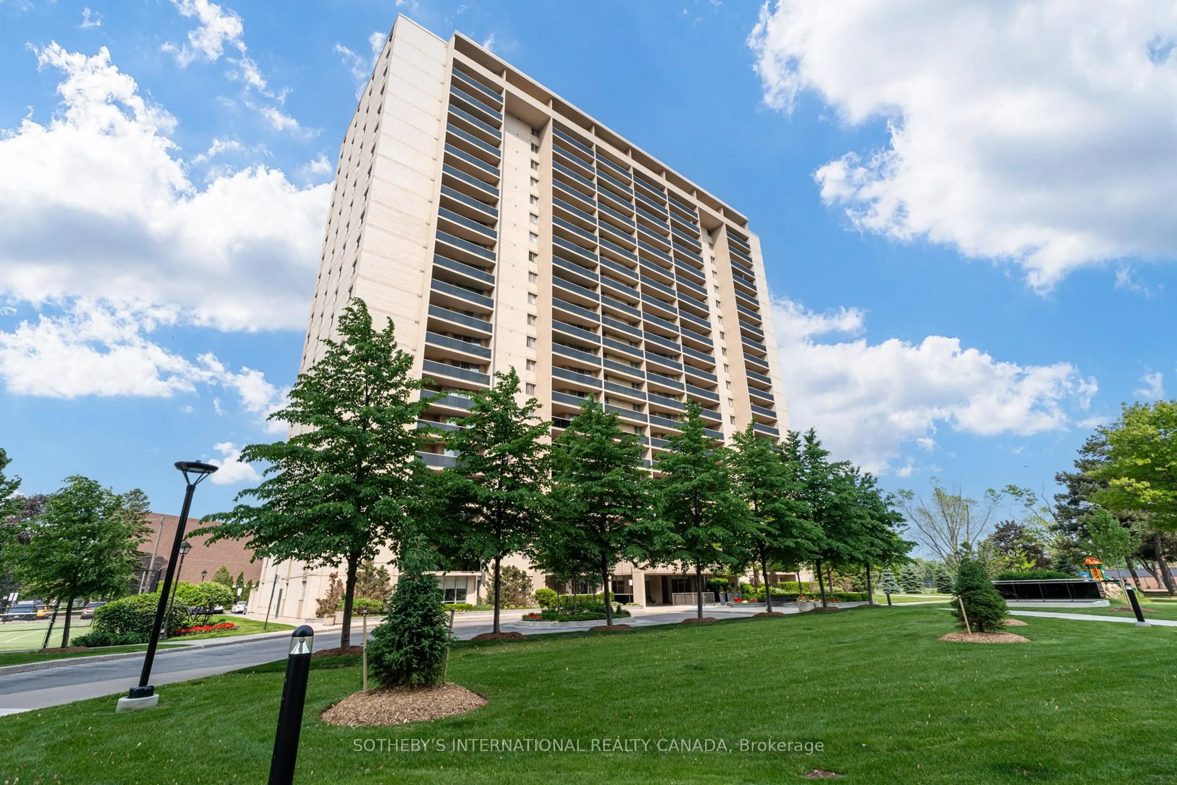Patio, building for 812 Burnhamthorpe Rd #1408, Toronto Ontario M9C 4W1