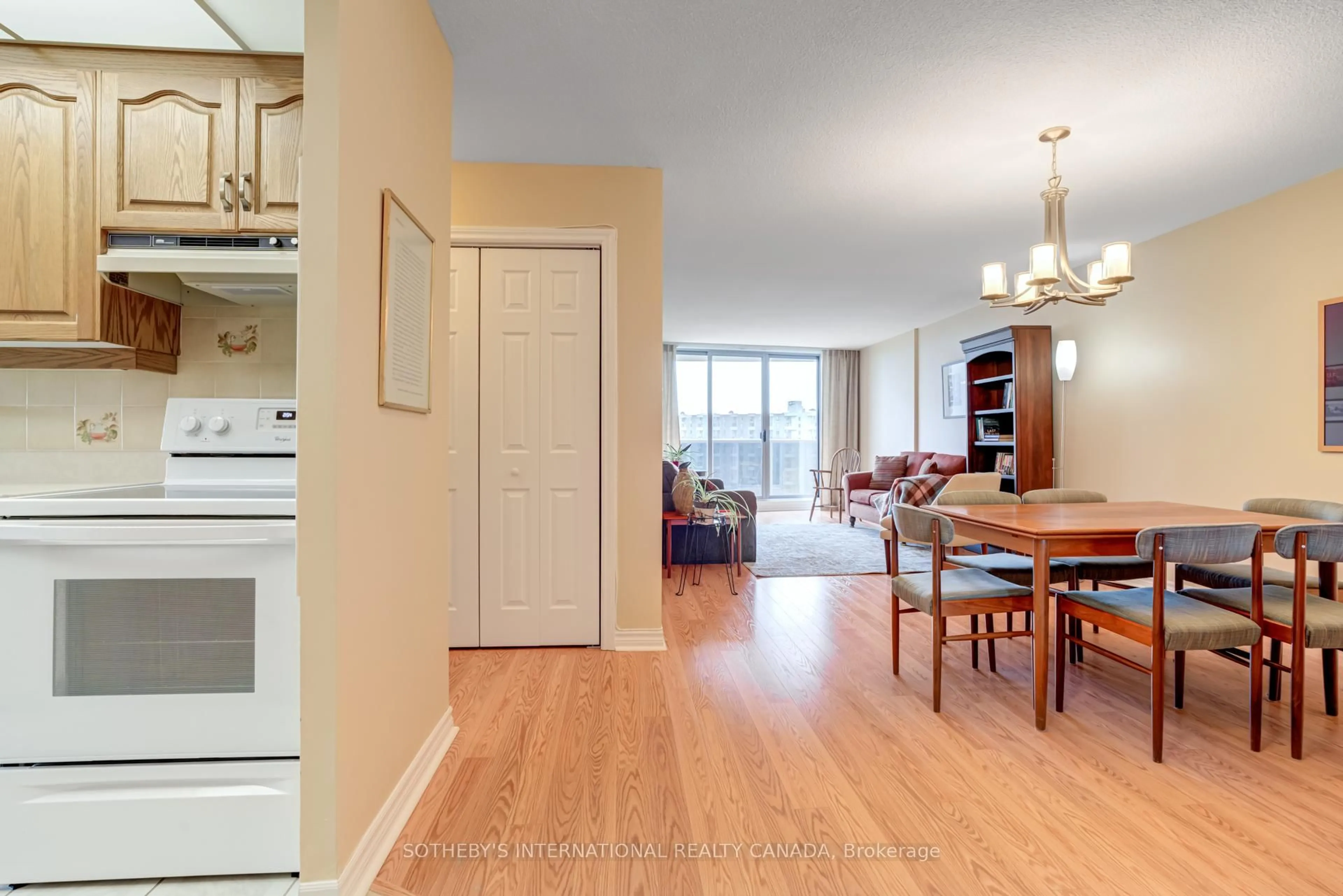 Unknown for 812 Burnhamthorpe Rd #1408, Toronto Ontario M9C 4W1