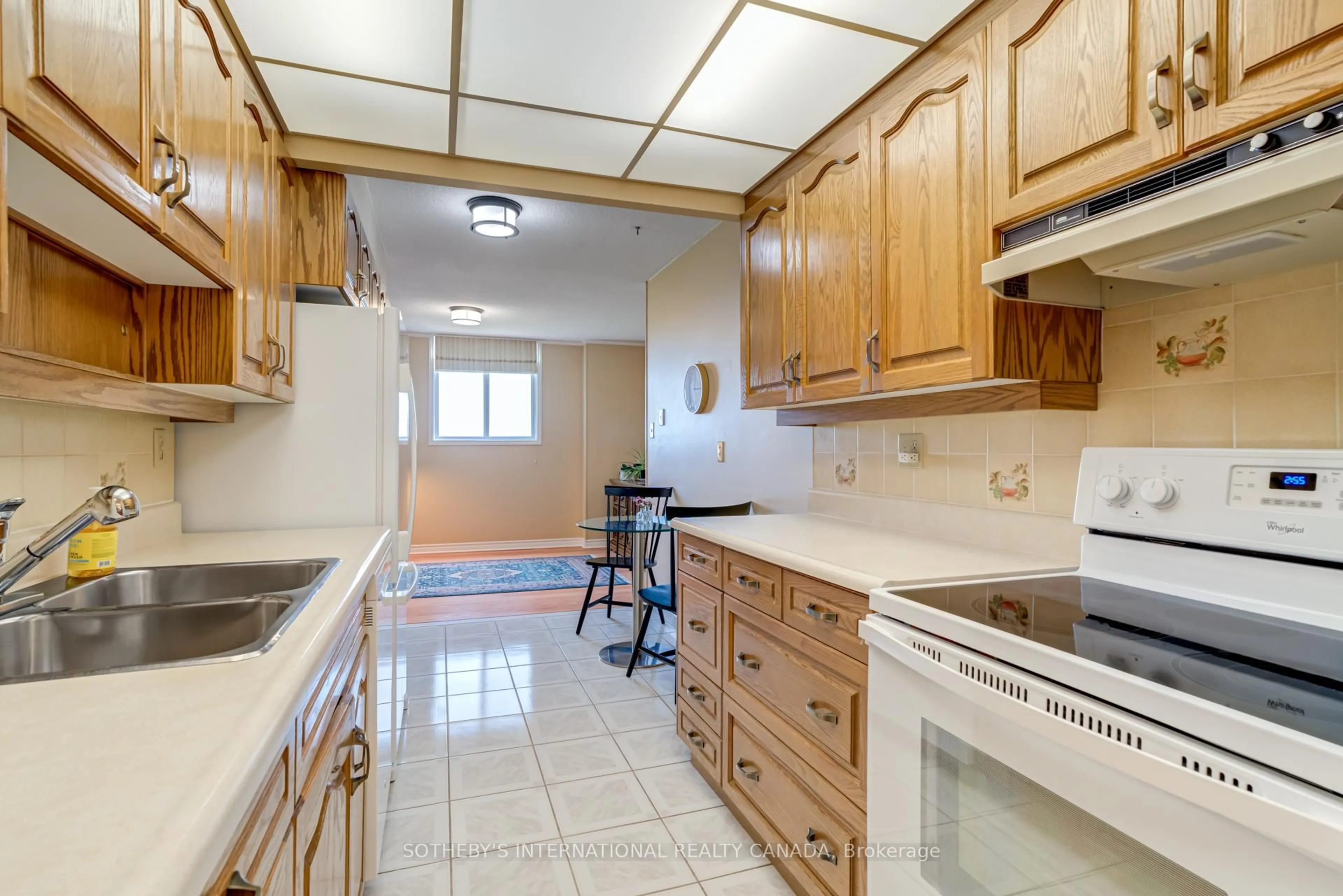 Standard kitchen, ceramic/tile floor for 812 Burnhamthorpe Rd #1408, Toronto Ontario M9C 4W1