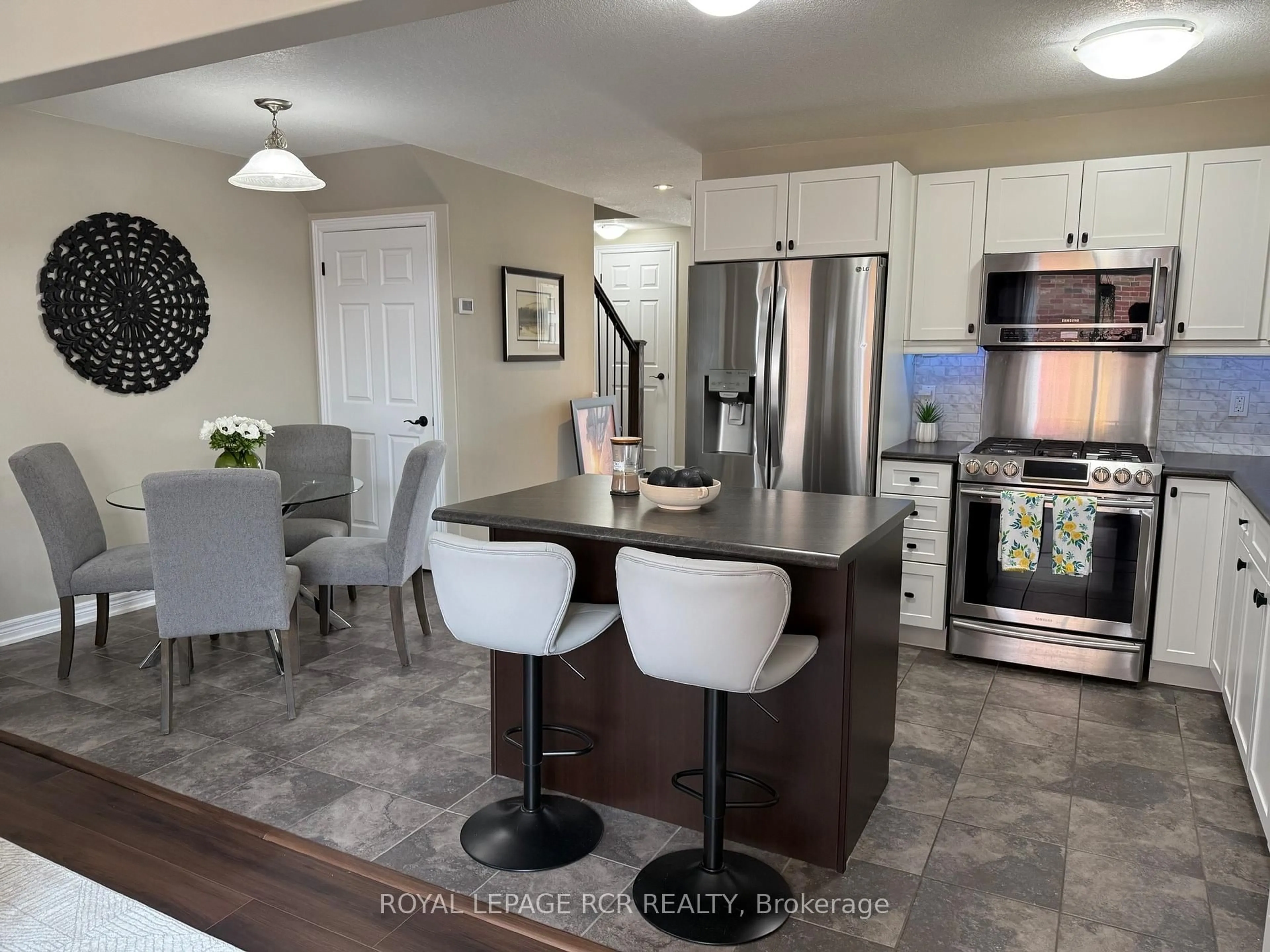 Open concept kitchen, ceramic/tile floor for 112 Parkinson Cres, Orangeville Ontario L9W 6X3