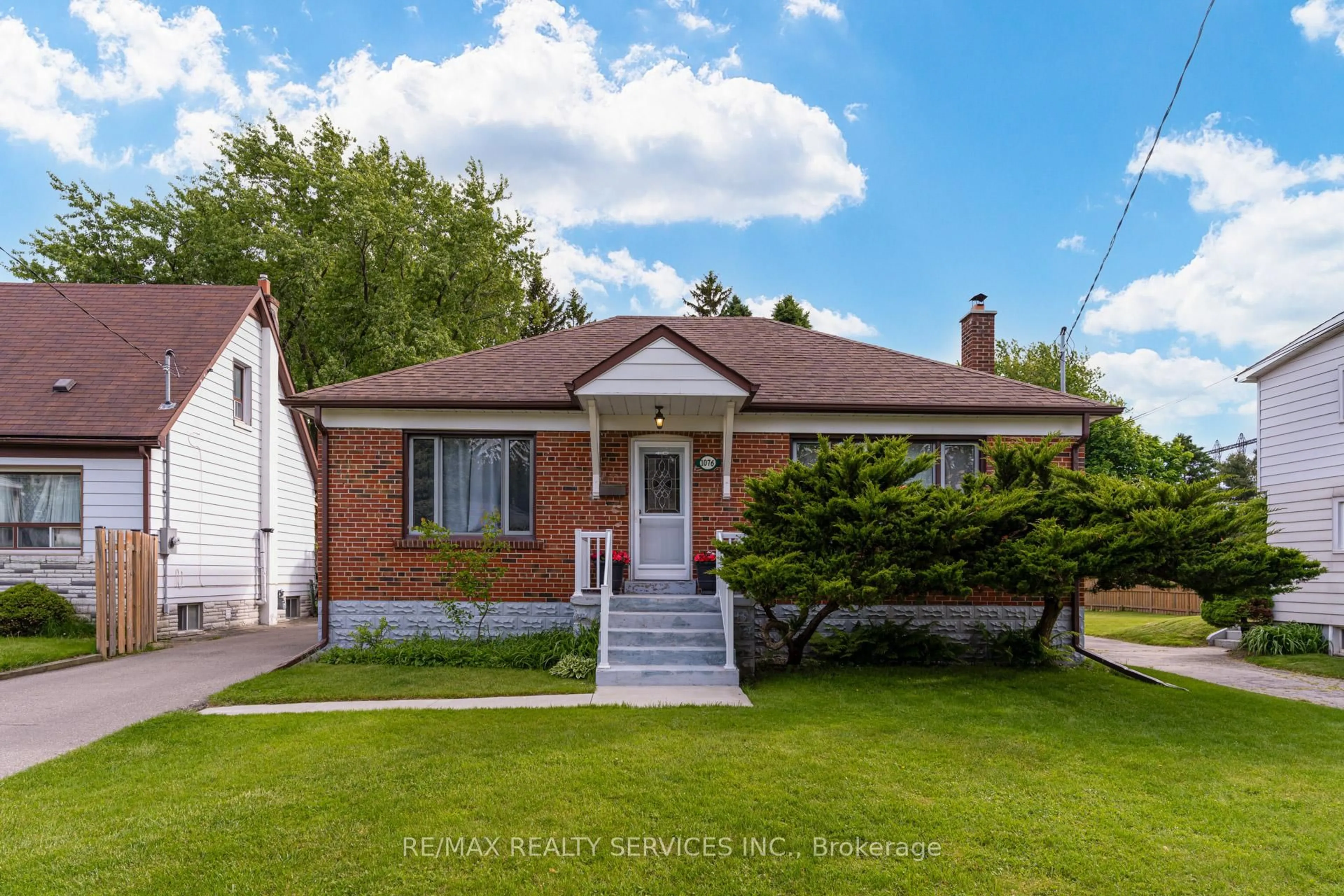 Home with brick exterior material, street for 1076 Orchard Rd, Mississauga Ontario L5E 2N9
