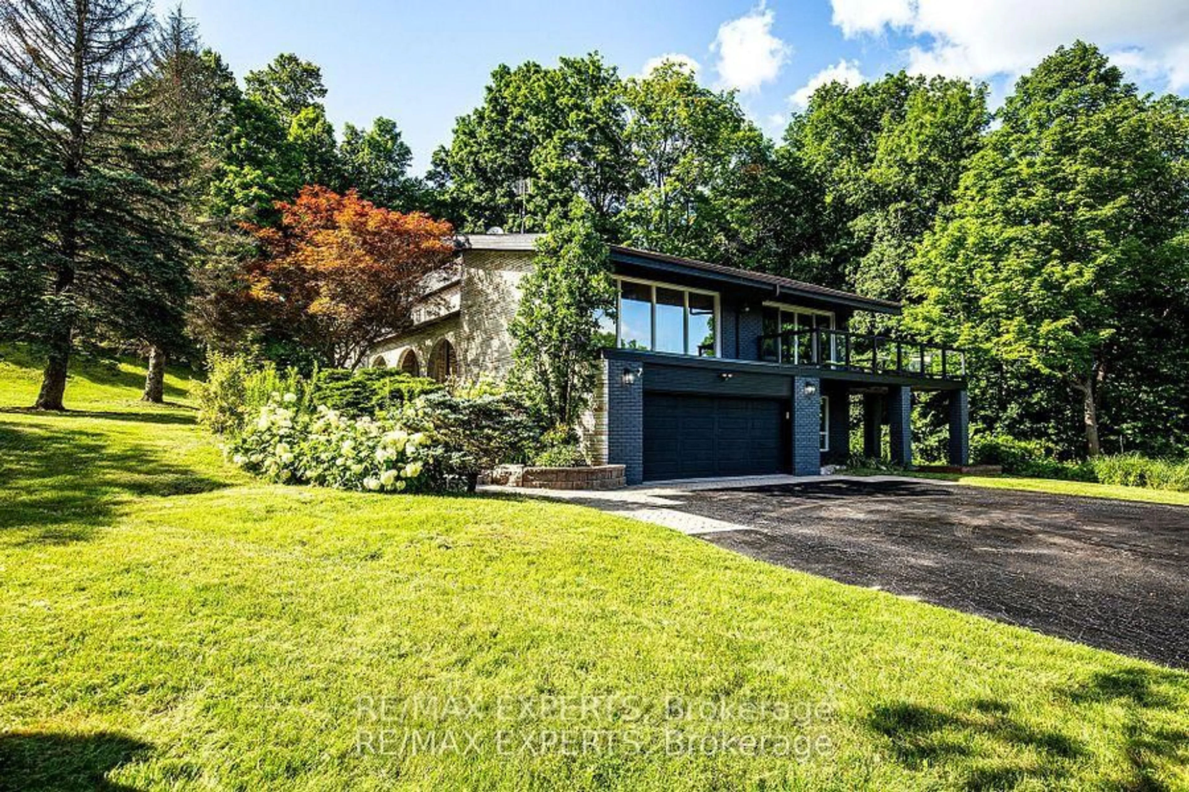 Home with brick exterior material, unknown for 17 Keily Cres, Caledon Ontario L7E 0R3