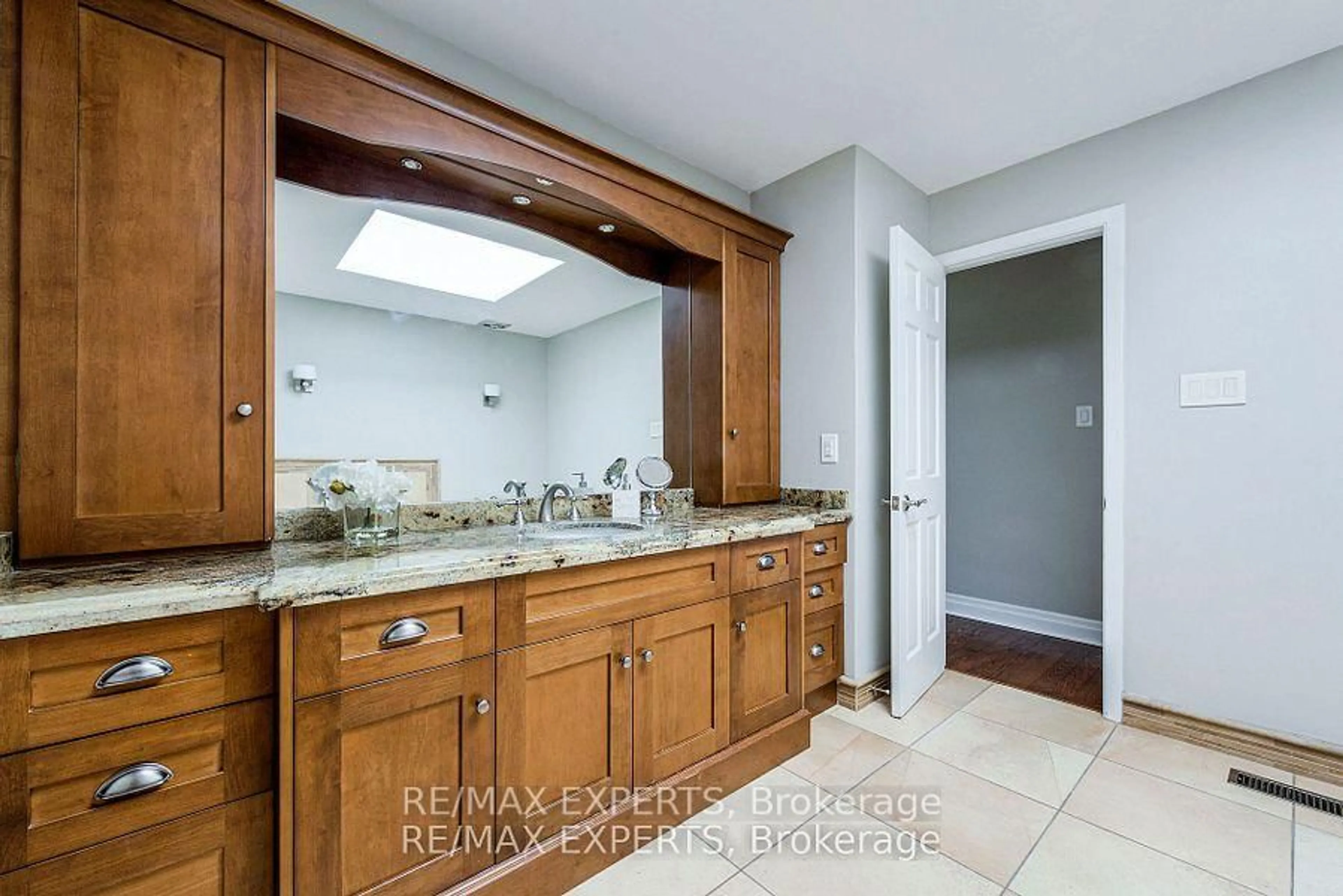 Unknown for 17 Keily Cres, Caledon Ontario L7E 0R3
