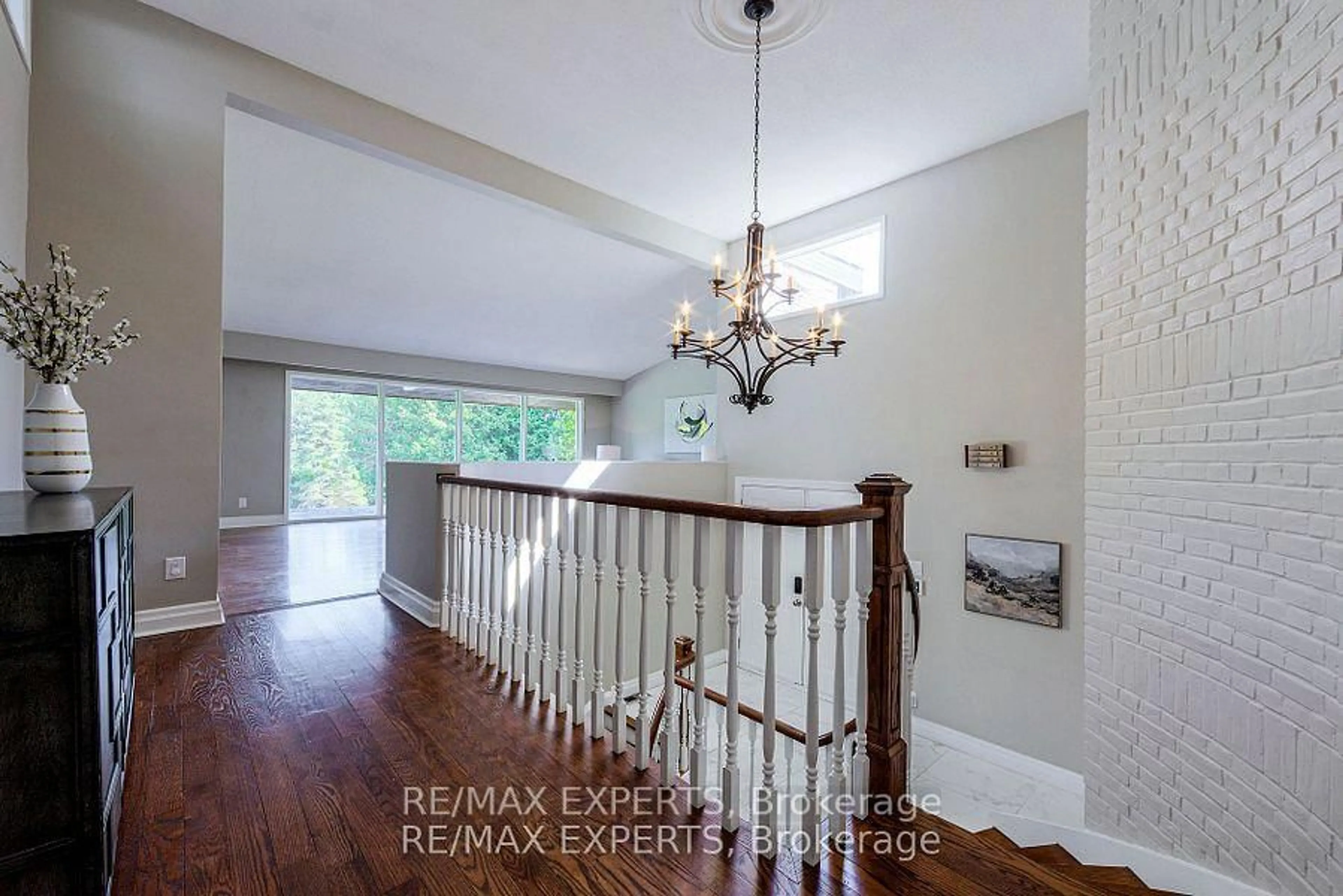 Indoor foyer for 17 Keily Cres, Caledon Ontario L7E 0R3