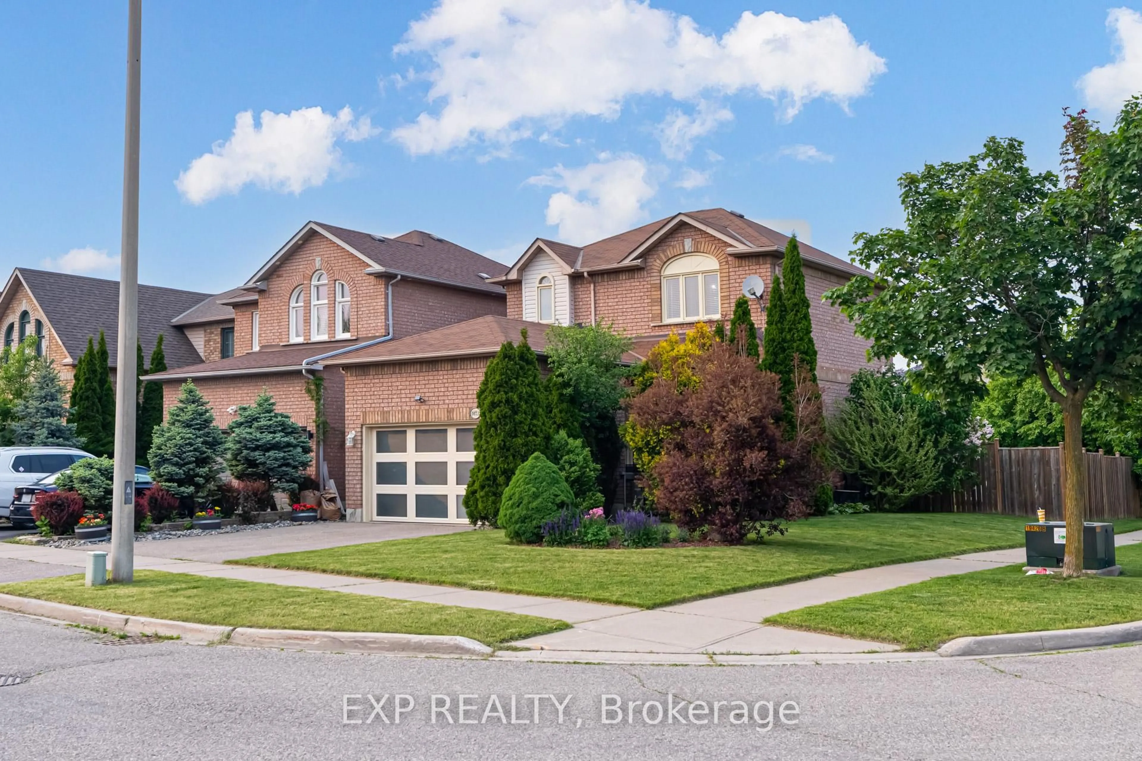 Home with brick exterior material, street for 6653 Meteor Crt, Mississauga Ontario L5N 6V9