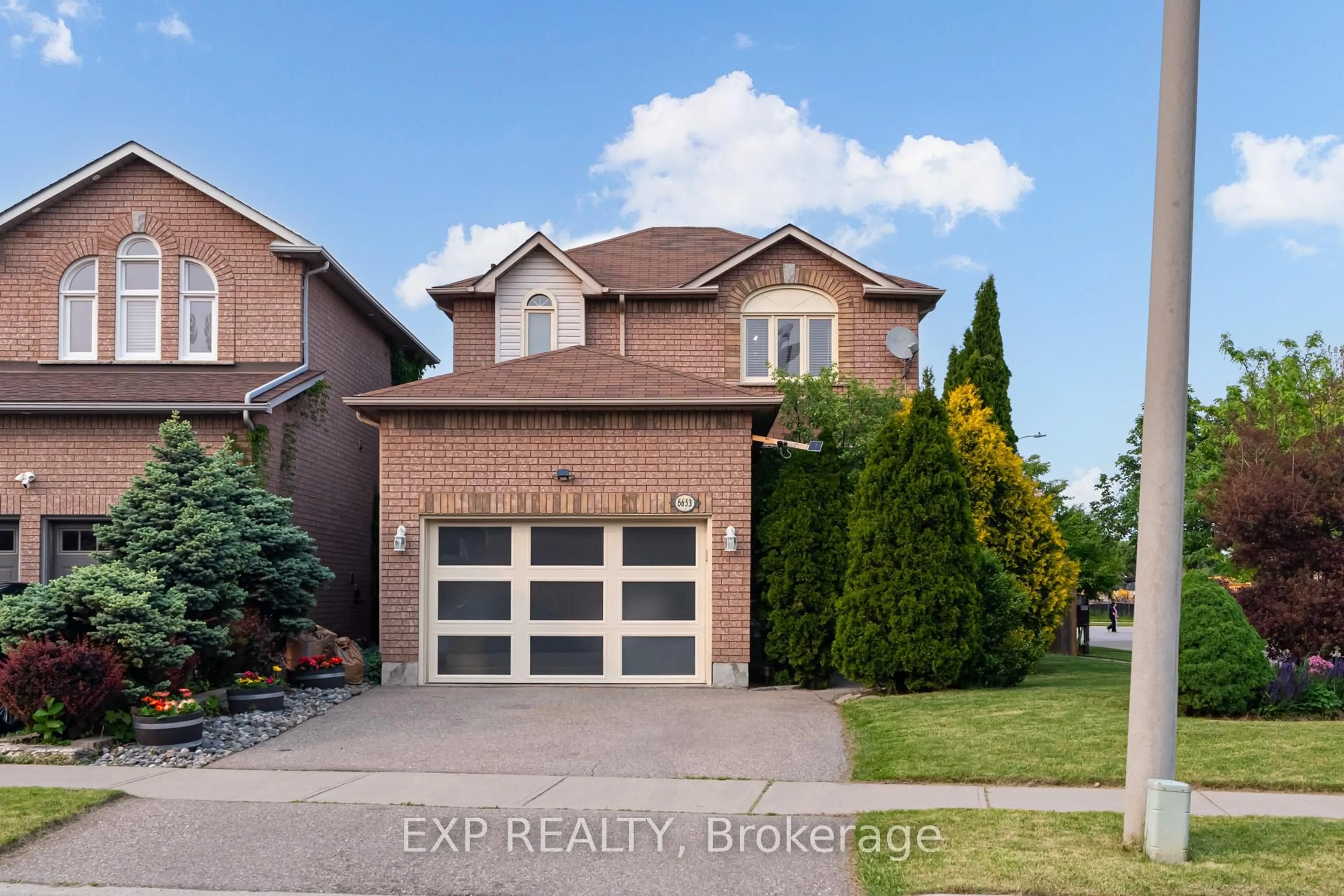 Home with brick exterior material, street for 6653 Meteor Crt, Mississauga Ontario L5N 6V9