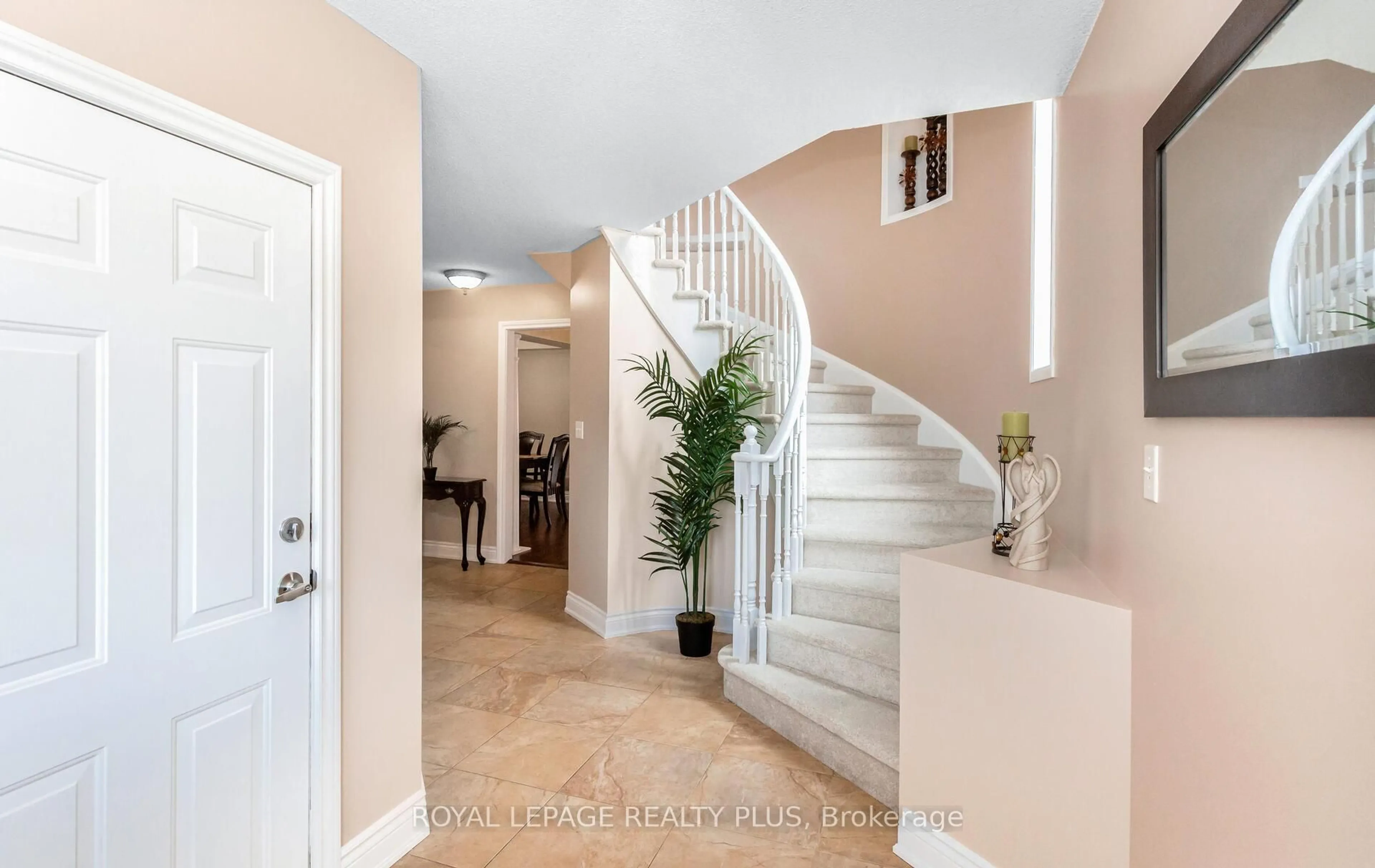 Indoor entryway for 1134 Blueheron Blvd, Mississauga Ontario L5V 2J7